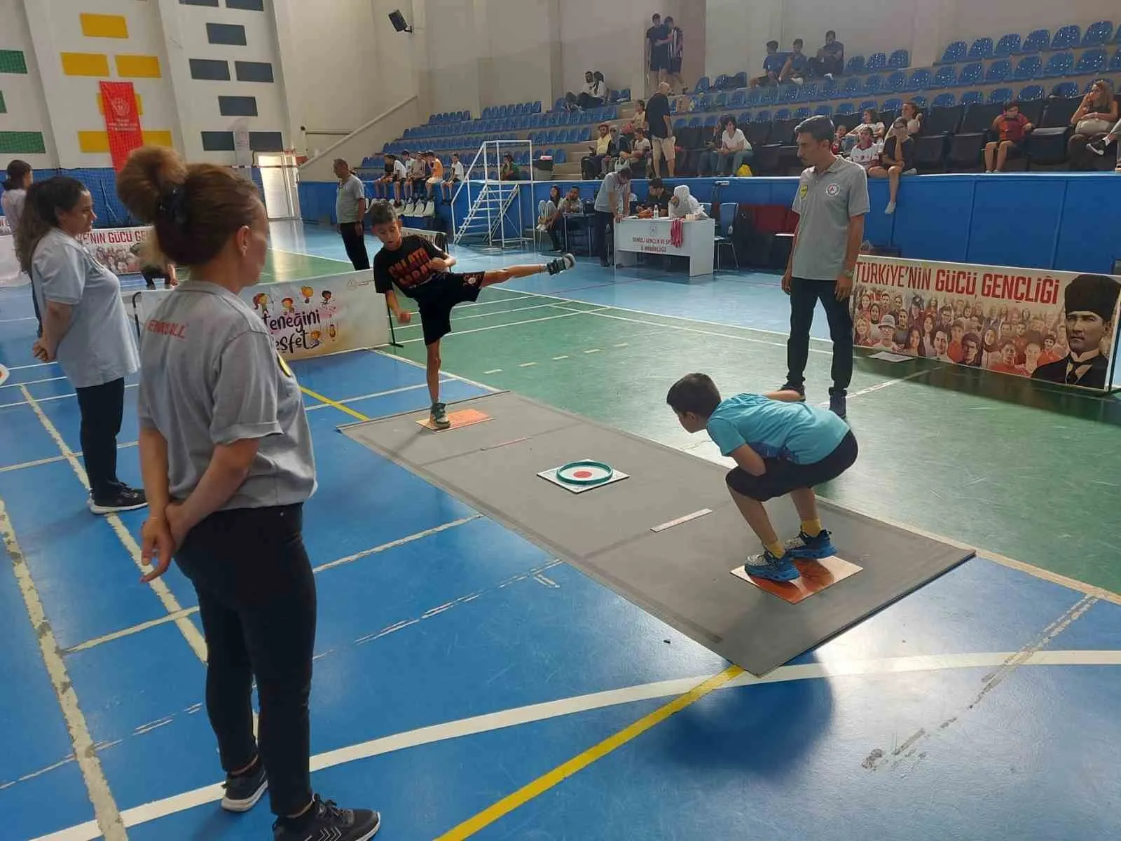 Denizli’de Hemsball heyecanı: 15 Temmuz ruhu parkeye yansıdı