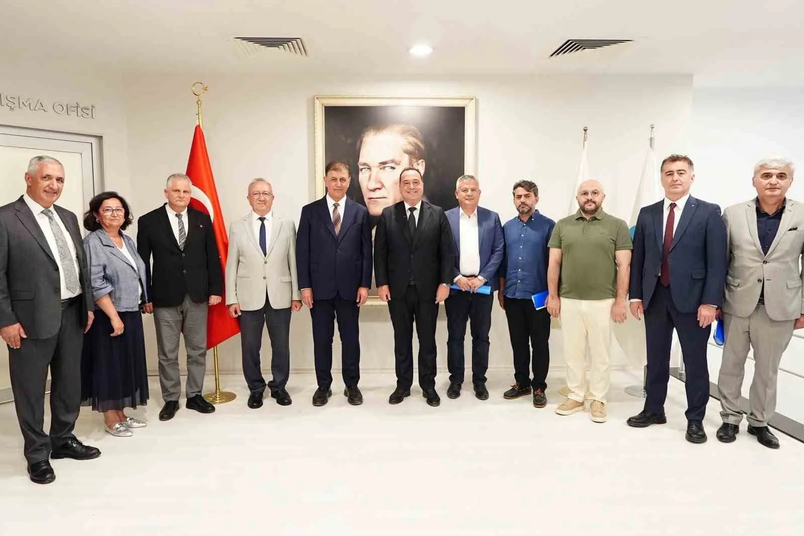 Gördes Barajı’nda dev dönüşüm: Atıl araziler bal ormanına dönüşüyor
