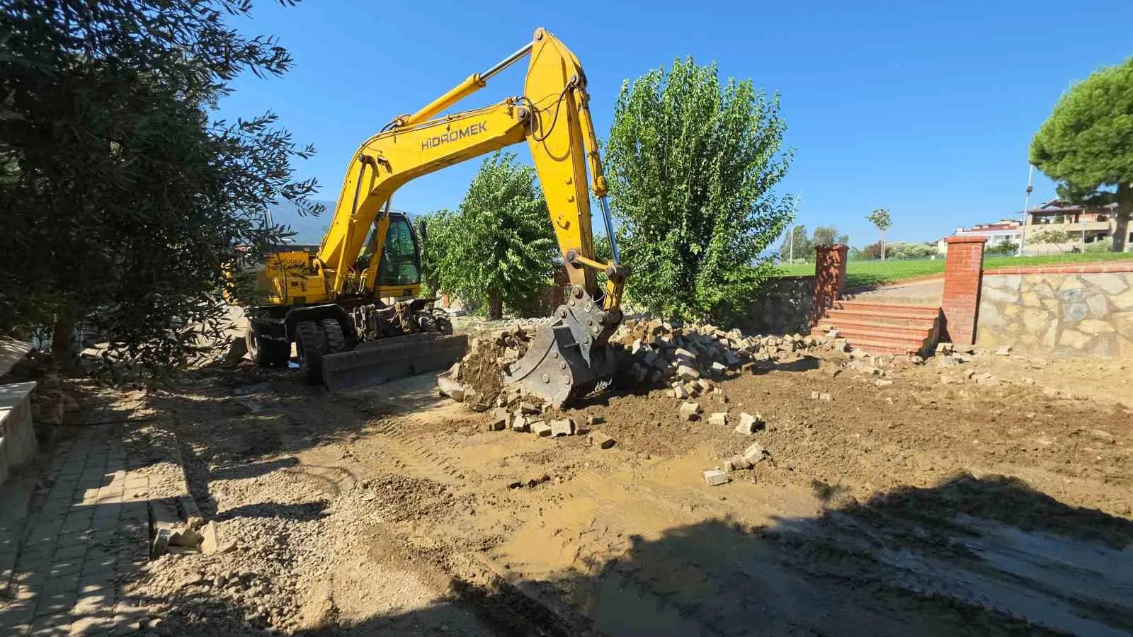 Kuyucak’ta değişim rüzgarları: 36 mahalle şantiye alanına döndü