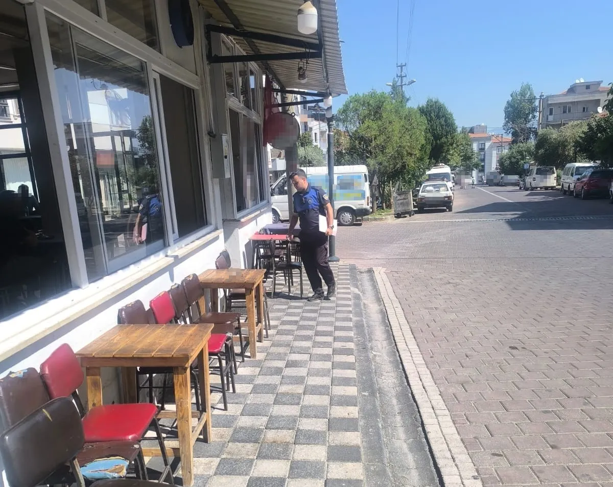 Turgutlu'da kaldırım işgaline geçit yok: Zabıtadan esnafa sıkı takip