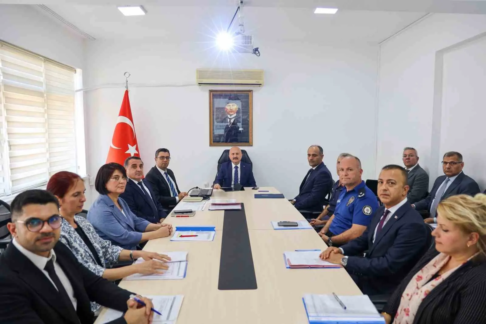 Vali Varol’dan Yenipazar çıkarması: Hem projeleri denetledi hem esnafın kapısını çaldı