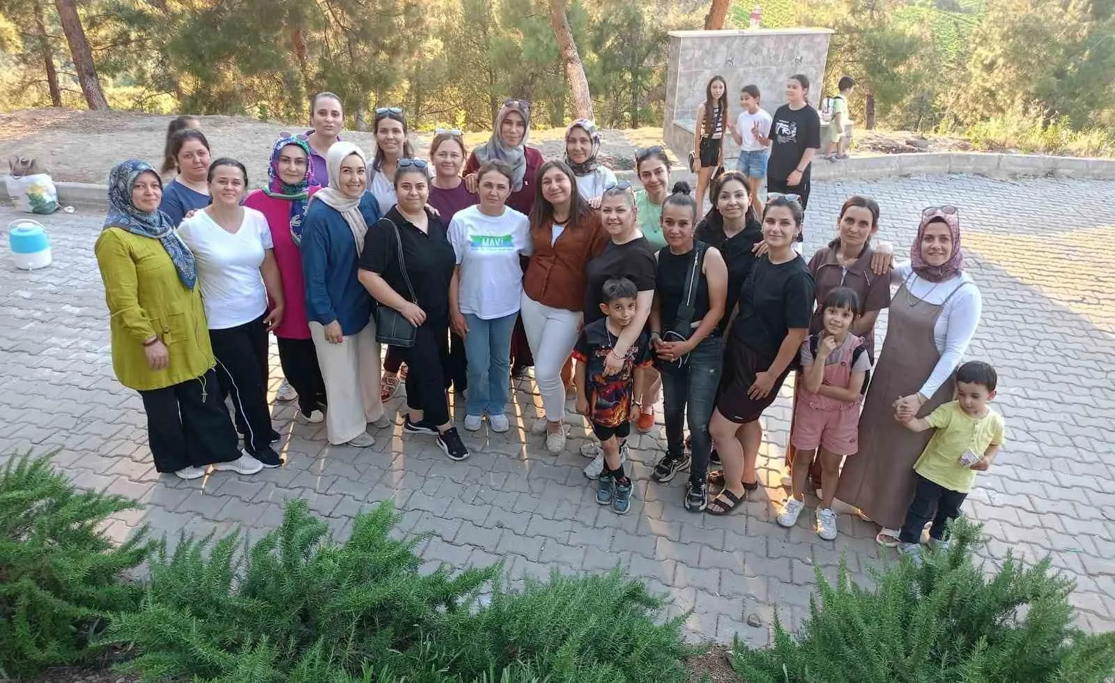 Yıllar sonra gelen o sürpriz: Öğretmen ve öğrencileri Sarıgöl'de buluştu