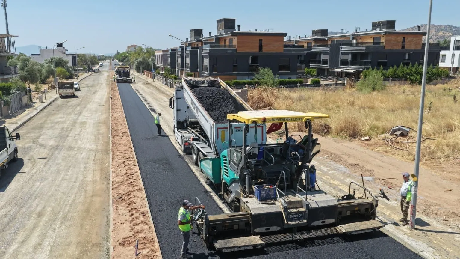 Efeler'de ulaşım konforu artıyor: Zeytindalı Bulvarı yeni yüzüne kavuşuyor