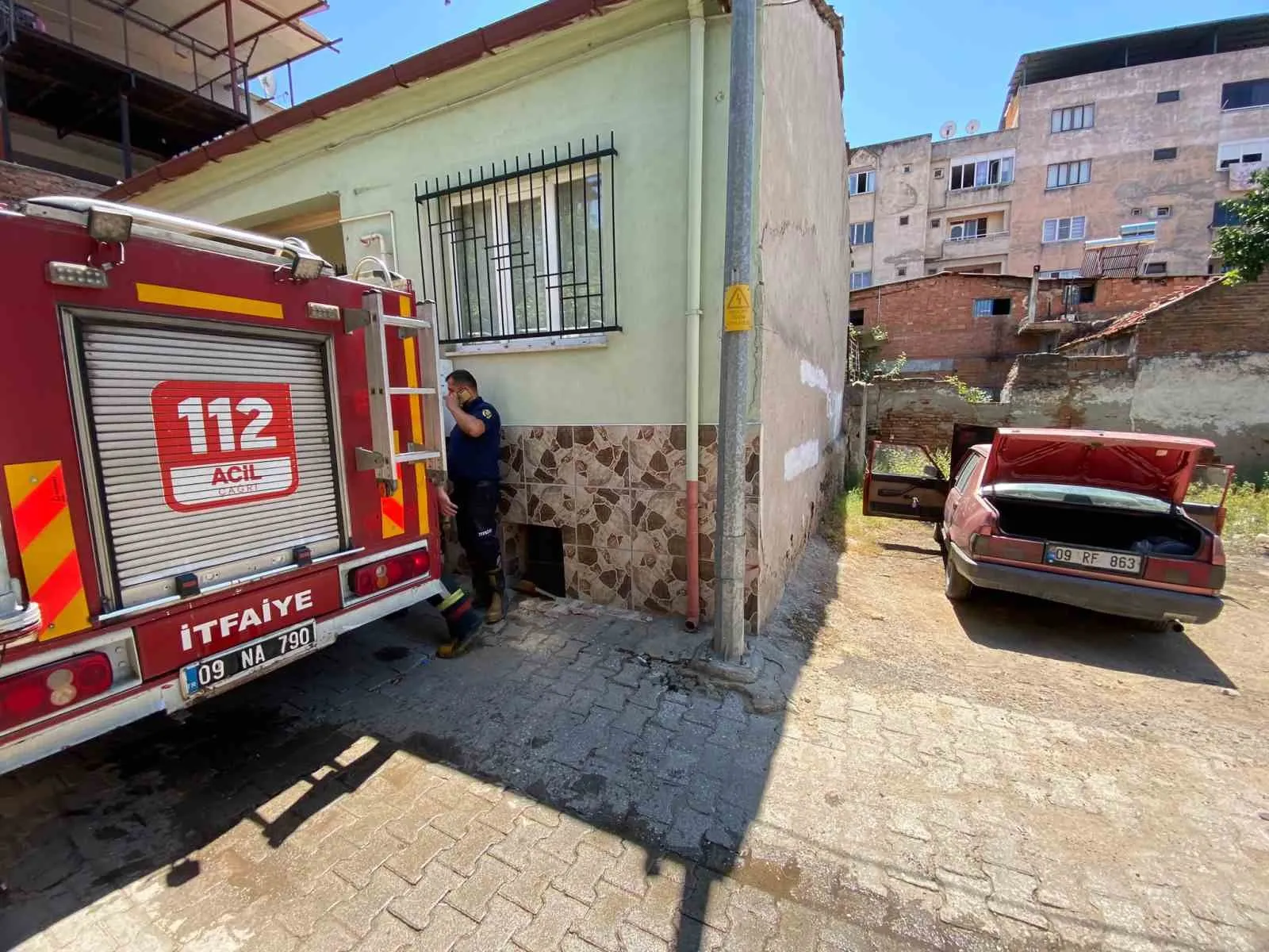 Nazilli’de korkutan anlar: Çalıştırdığı otomobil alevlere teslim oldu