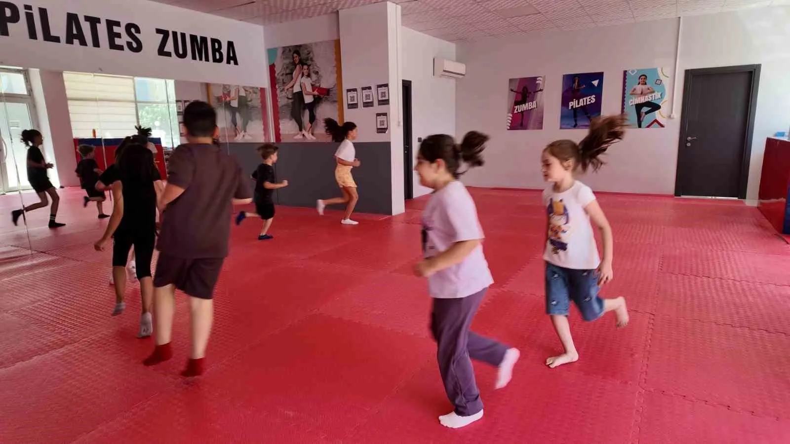 Merkezefendi’de yaz tatili sporla şenleniyor: Minikler cimnastik pistinde