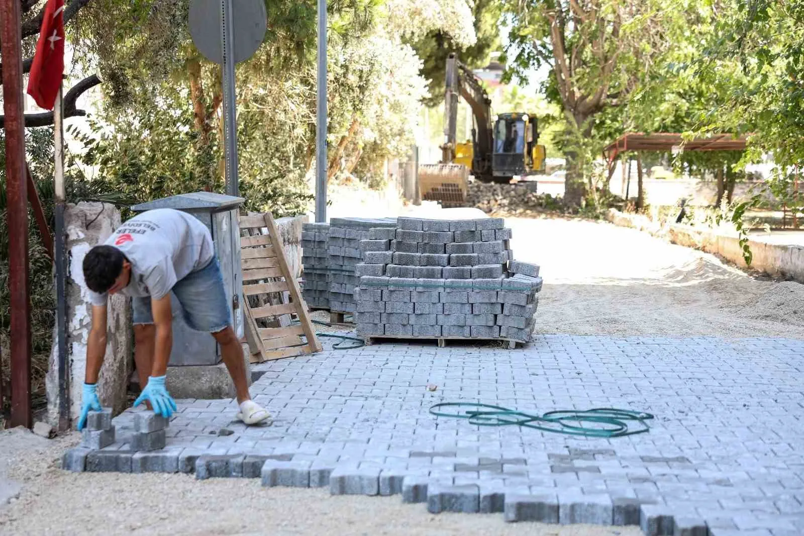 Efeler'de okul güzergahlarına modern dokunuş: Öğrencilerin yolu artık daha güvenli