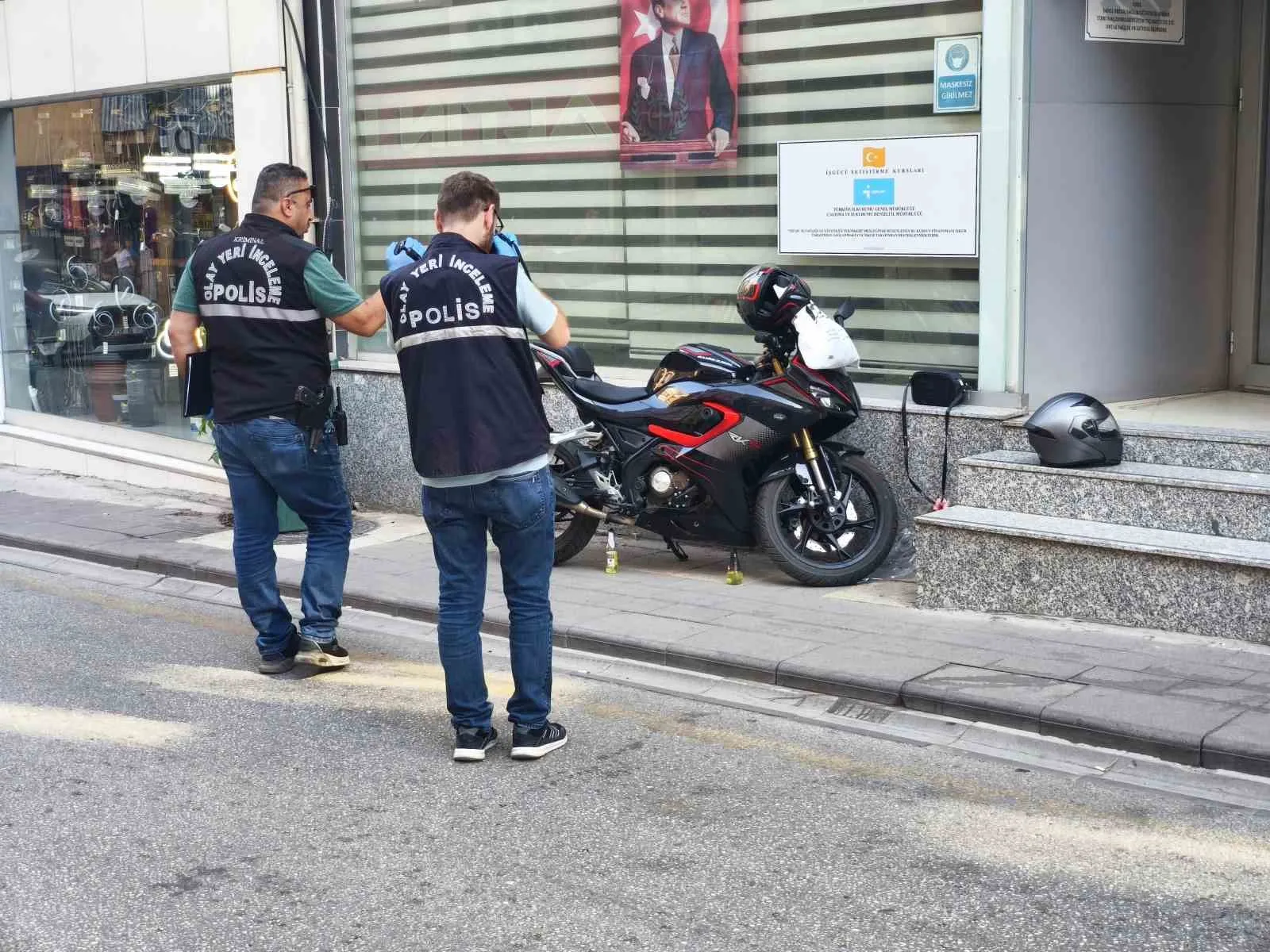 Denizli'de motosikleti yakmak istediler ama planları ellerinde patladı