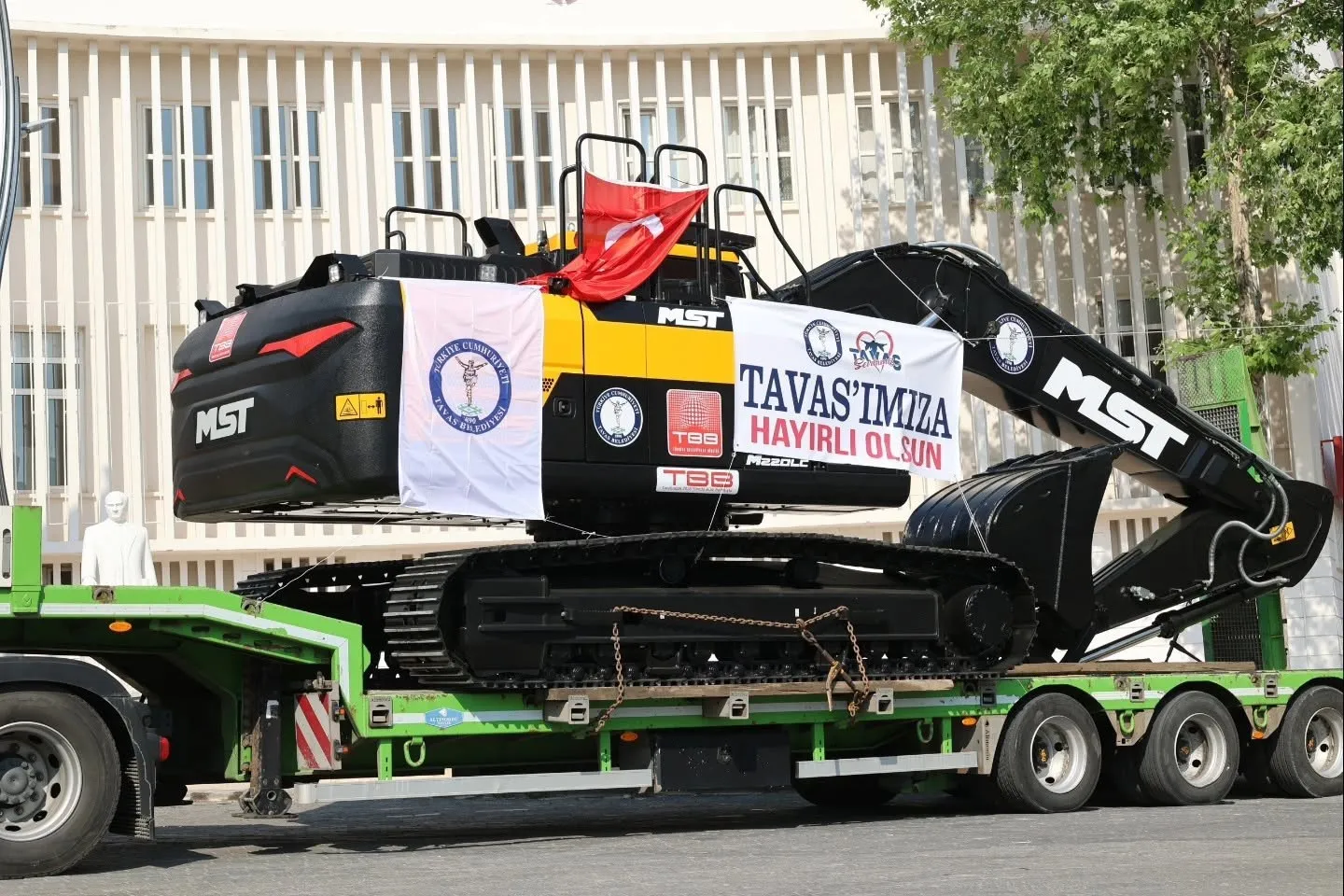 Tavas Belediyesinin saha gücü katlandı: Filoya dev takviye