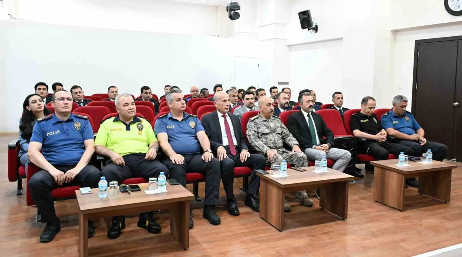 Muğla Emniyetinde terfi heyecanı: 43 personel yeni rütbelerine kavuştu