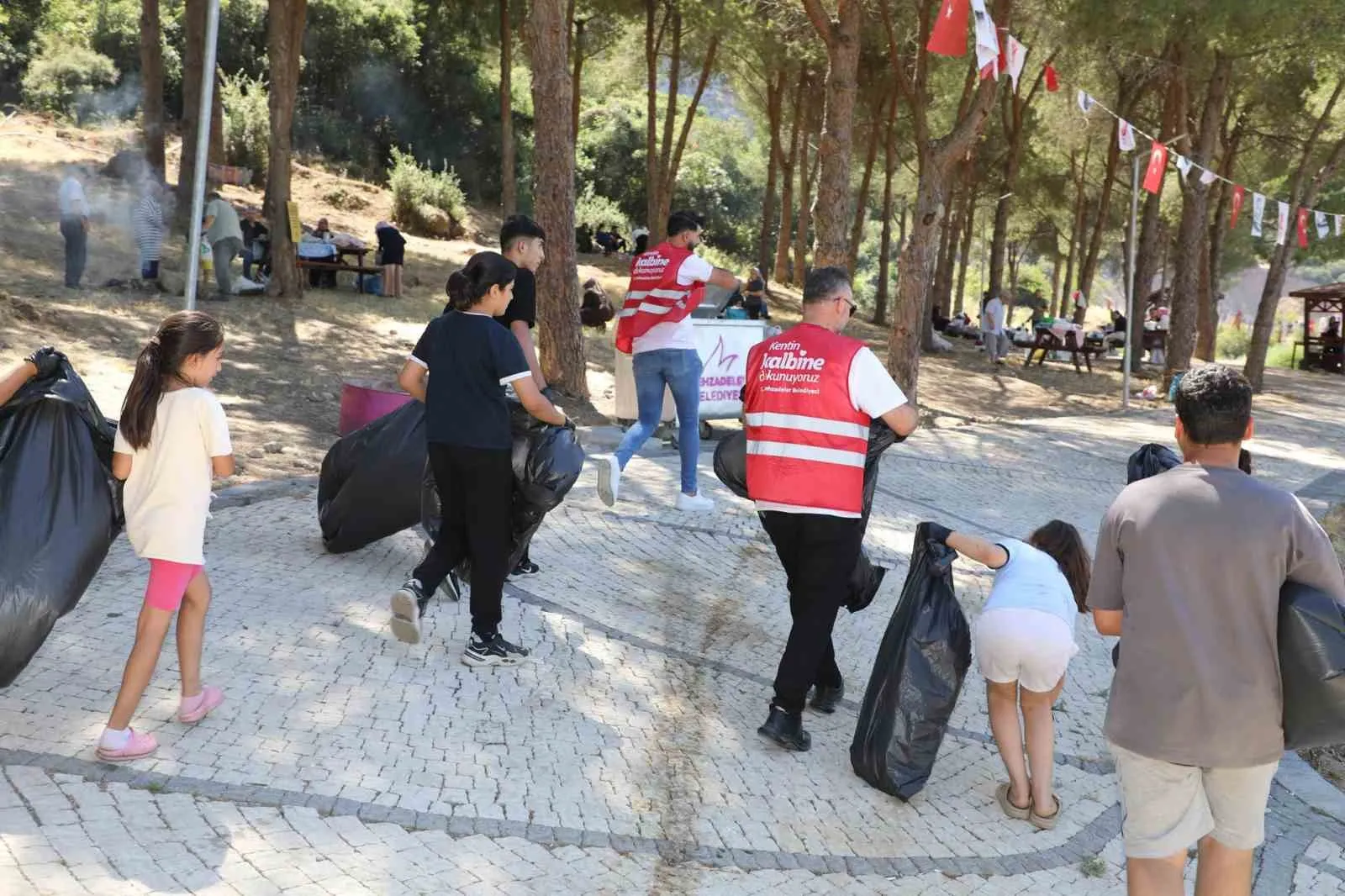 Hamalın Kırı’nda örnek dayanışma: Piknikçiler ve belediye ekipleri doğa için birleşti