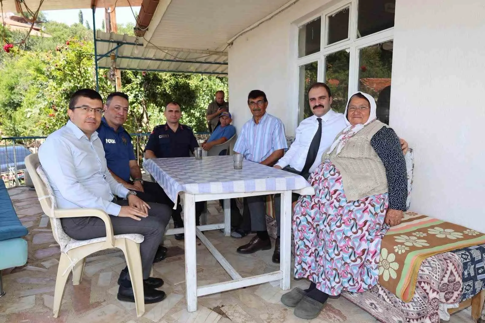 Karacasu'da vefa ziyareti: Şehit emanetleri ve gaziler unutulmadı