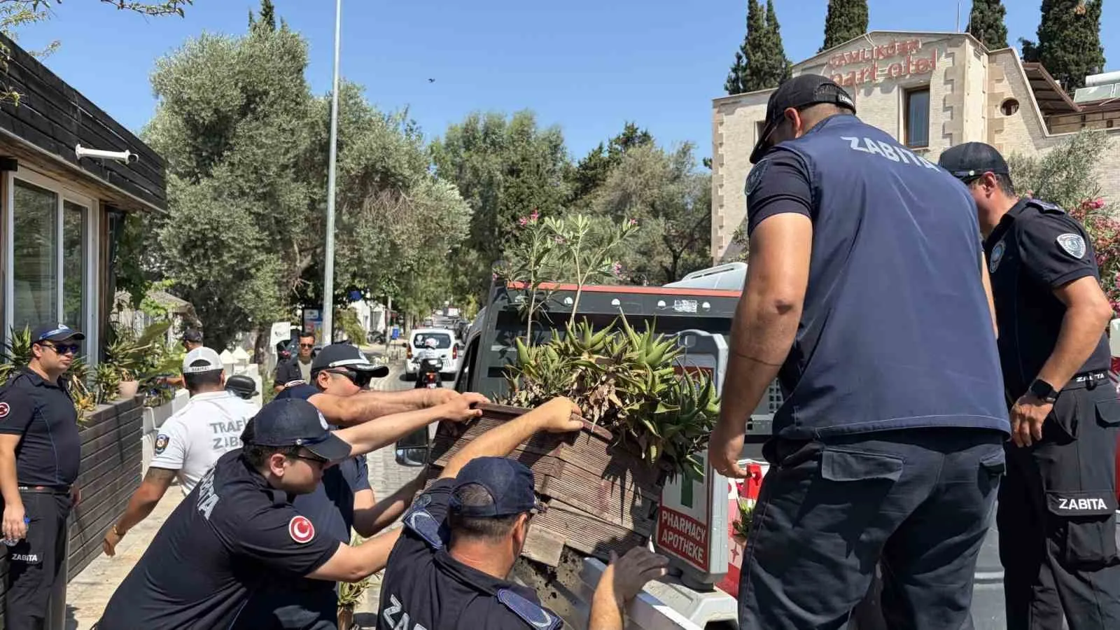 Bodrum sokaklarında işgal operasyonu: Ekipler sahaya indi