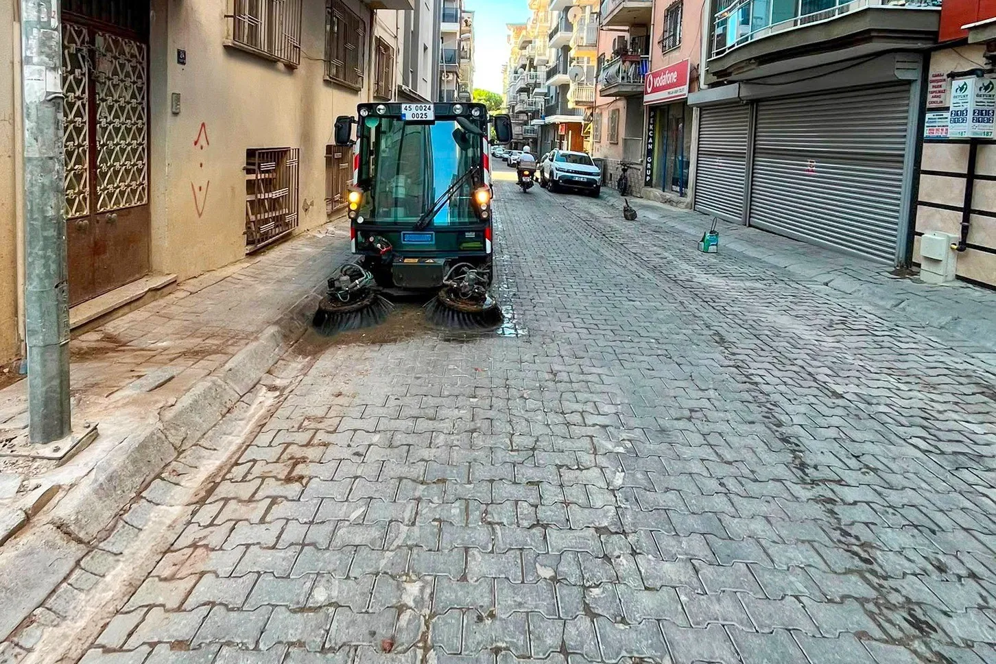 Efeler’in kalbinde bahar temizliği: Tarihi doku pırıl pırıl oldu