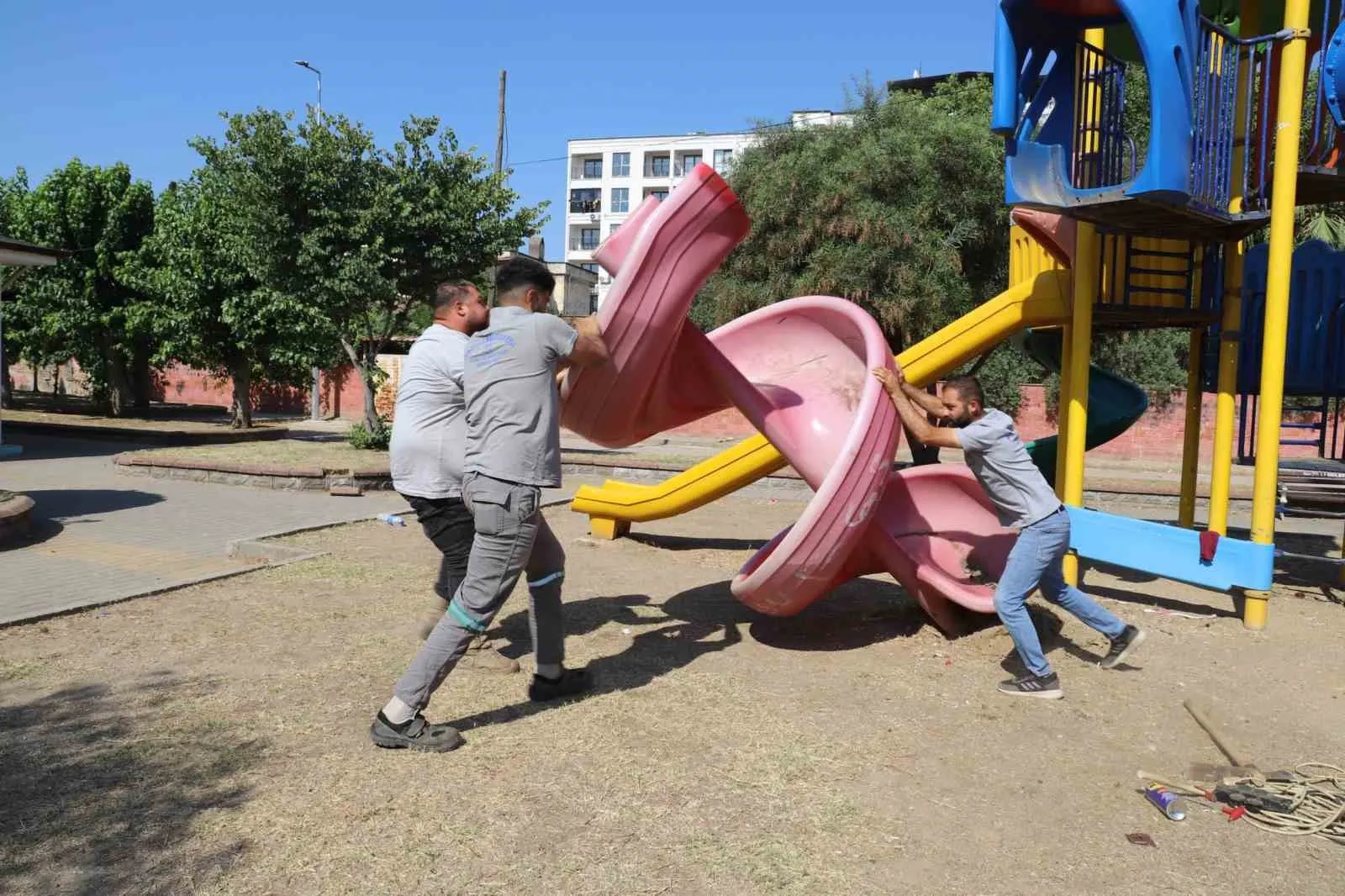 Nazilli’de çocukların yüzü gülecek: Parklar baştan aşağı yenileniyor