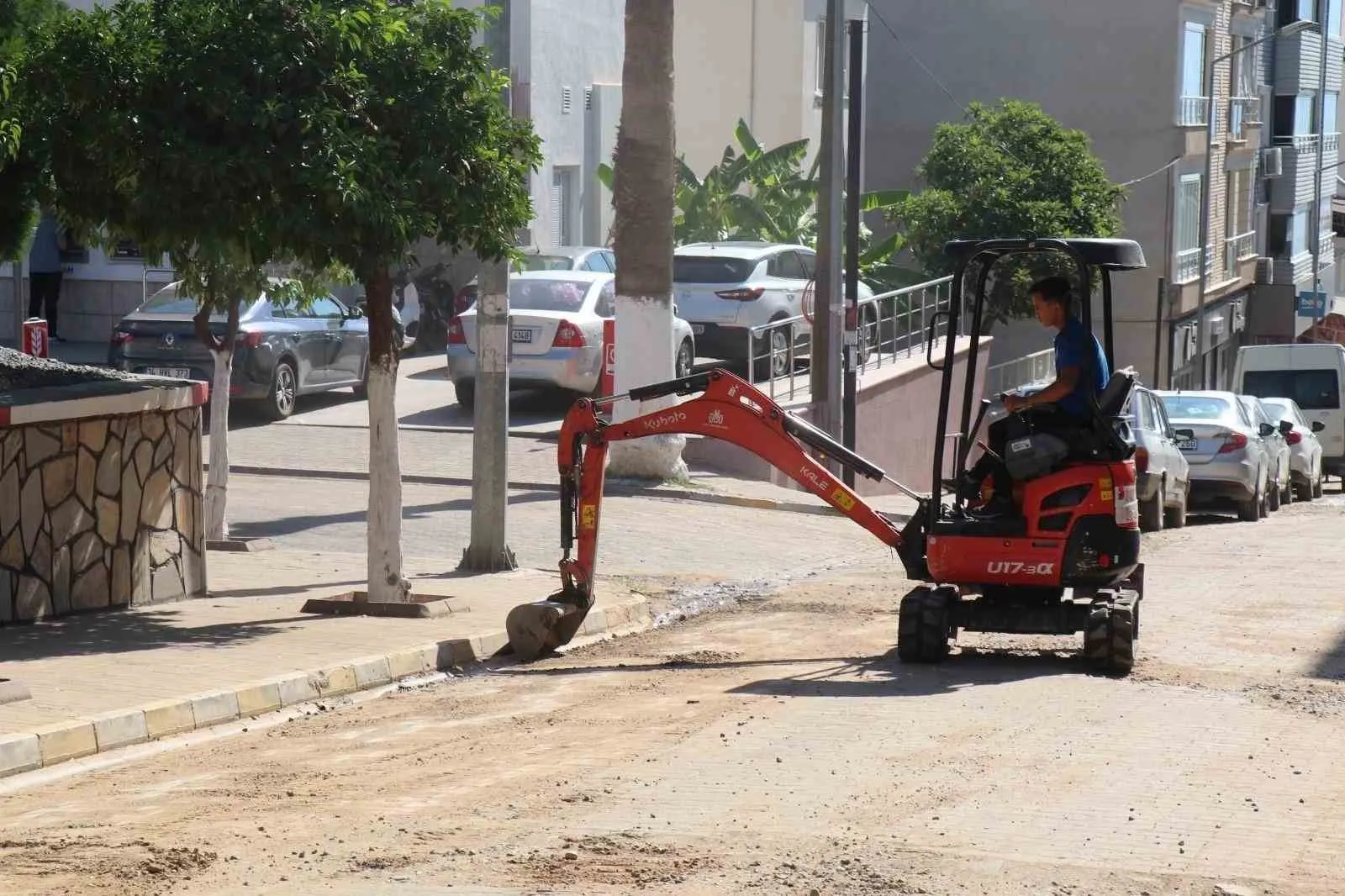Bozdoğan’da doğalgaz mesaisi: Sokaklar tozdan arındırılıyor