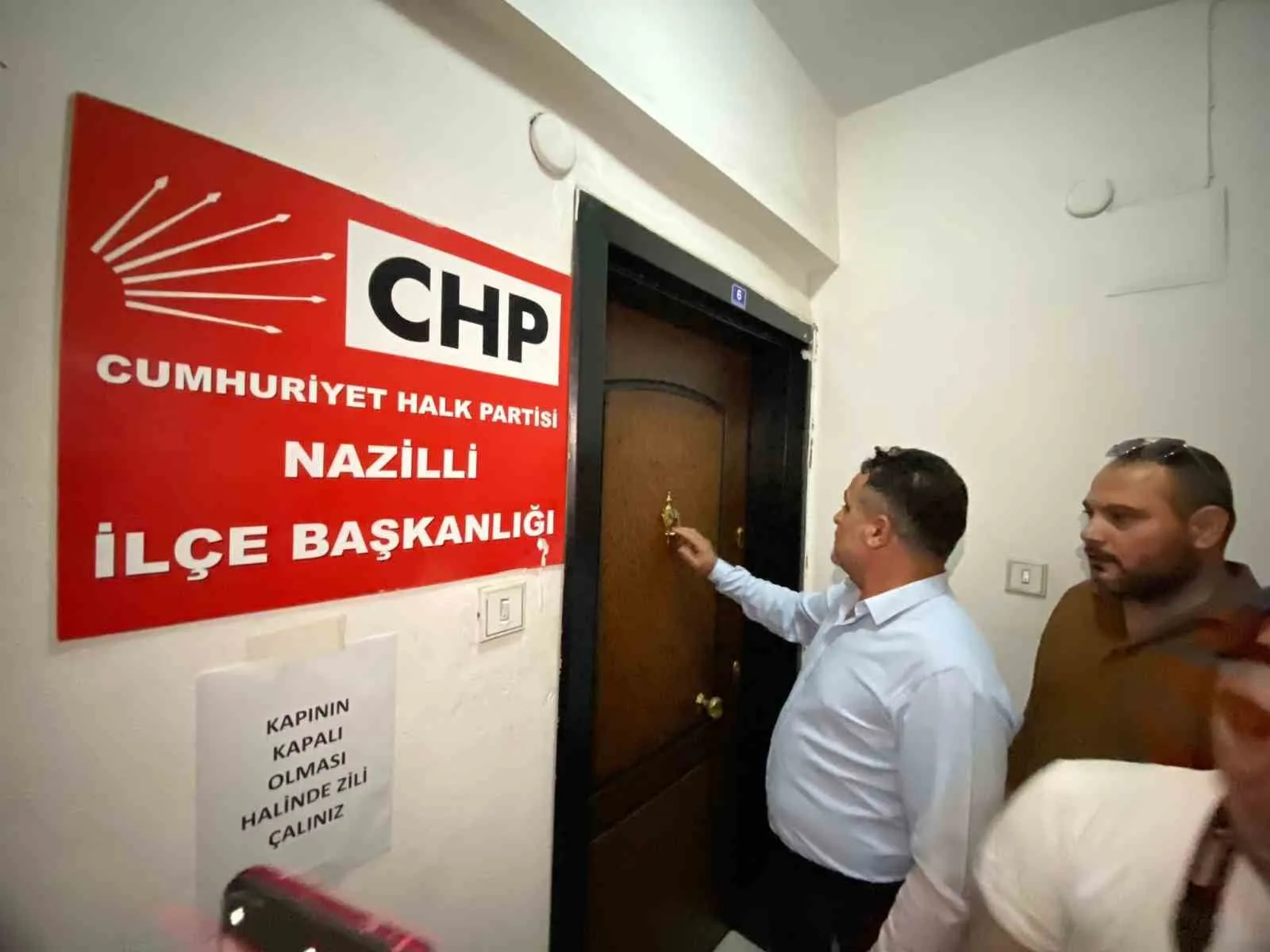 CHP Nazilli’de koltuk krizi: Yeni başkan kapıda kaldı