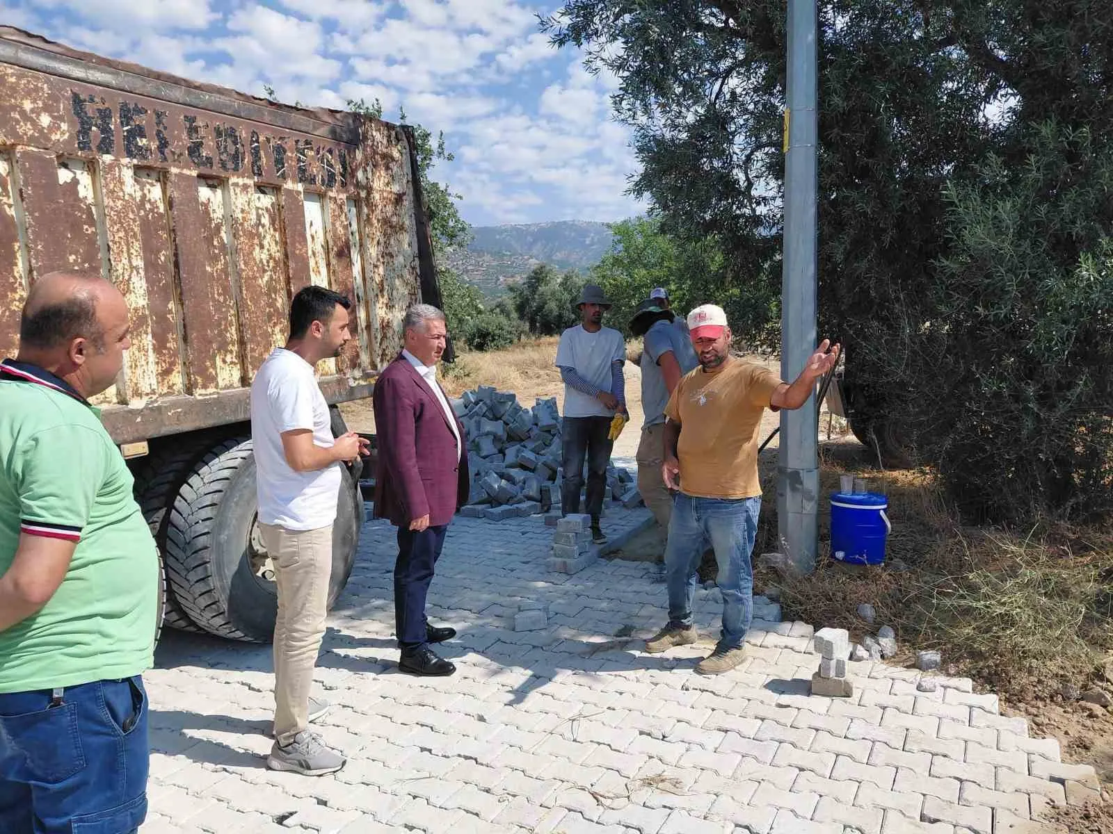 Buharkent’te ulaşım konforu için düğmeye basıldı: Sokaklar yenileniyor