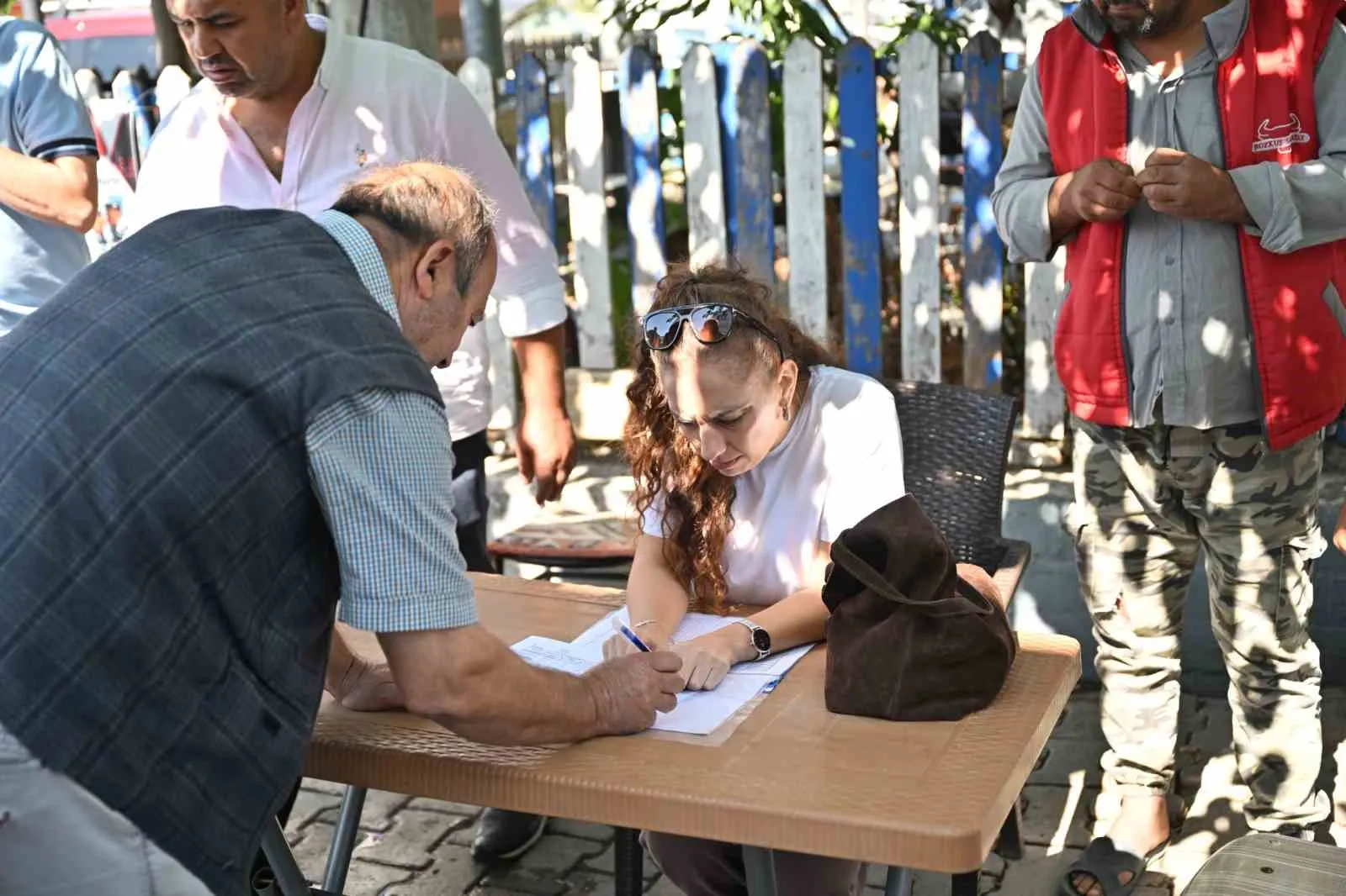 Manisa'da kene mesaisine belediye desteği: 94 üreticiye ilaç yardımı