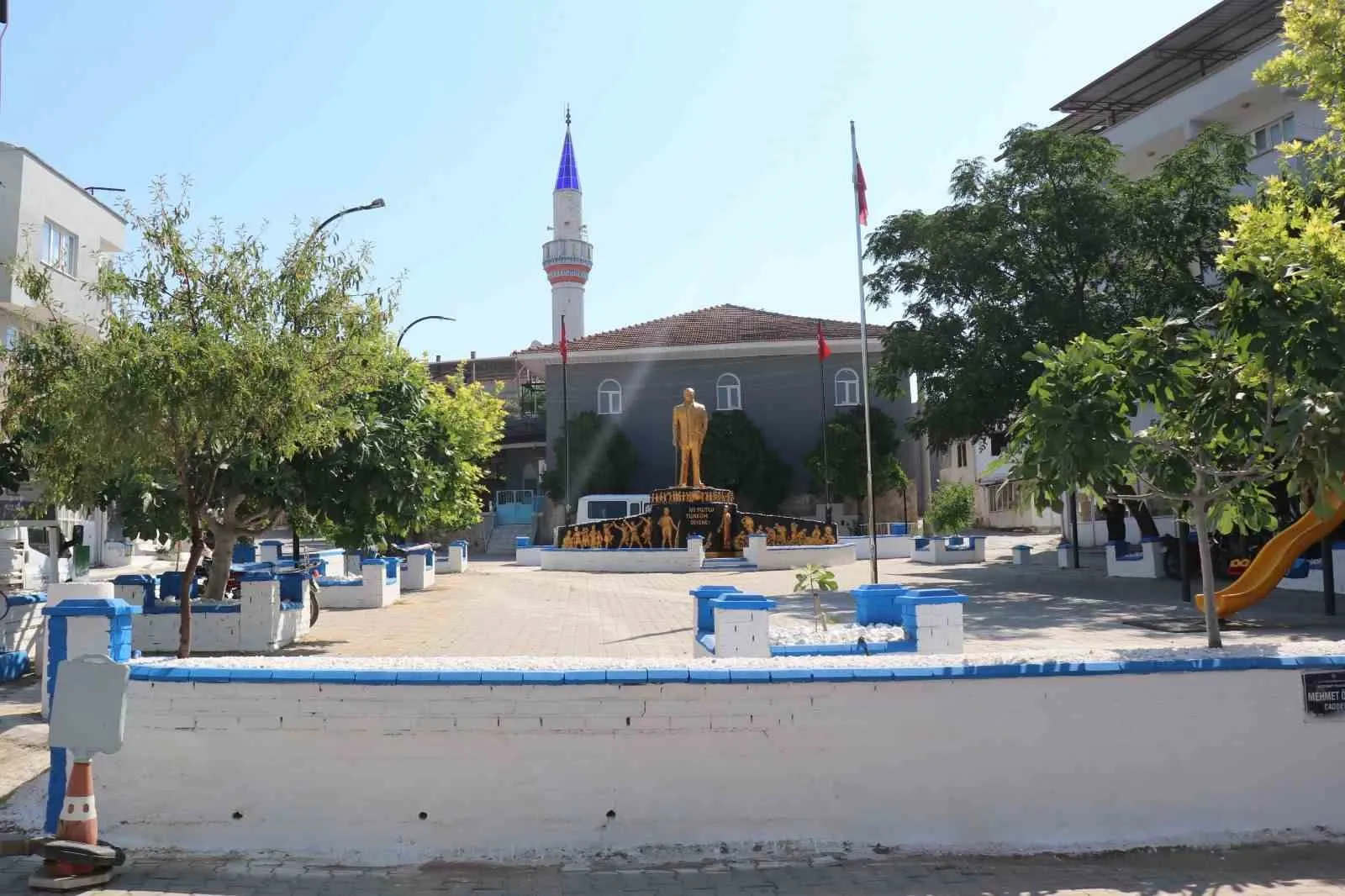 Yazıkent’in çehresi değişti: Atatürk Meydan Parkı yeni yüzüyle hizmette
