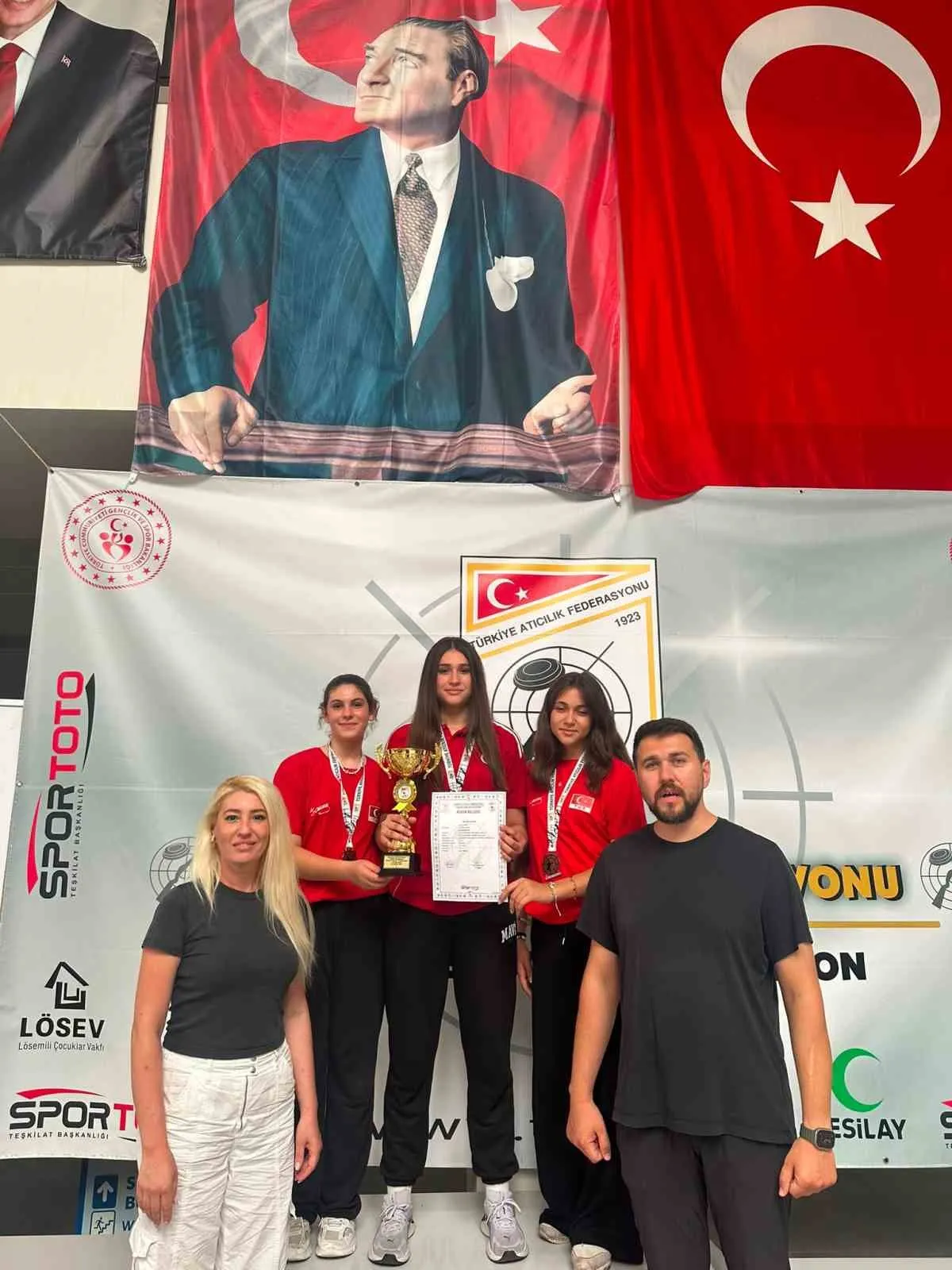Manisalı atıcılardan Mersin'de çifte zafer: Hem şampiyonluk hem rekor