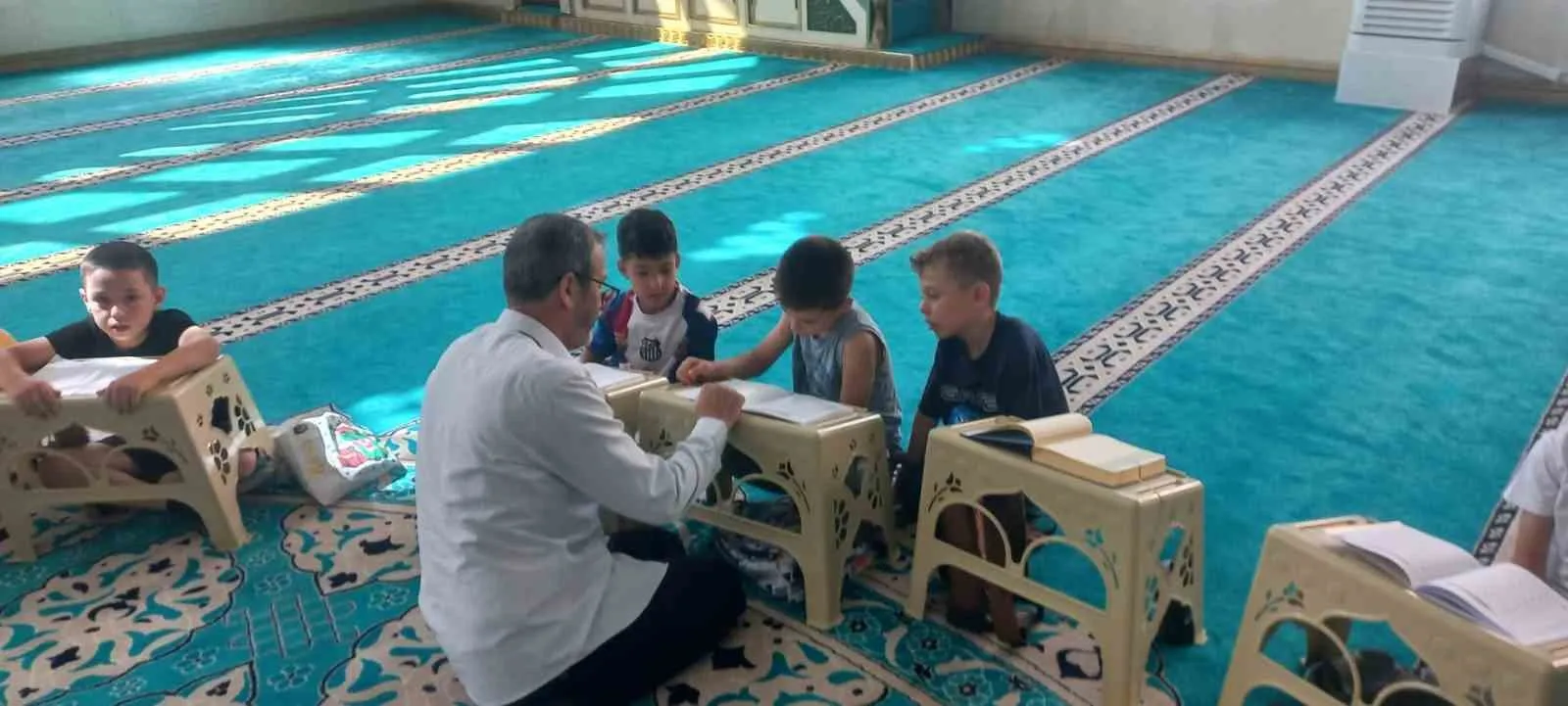 Selendi’de miniklerin neşesi camilere taştı: Yaz kursları kapılarını açtı