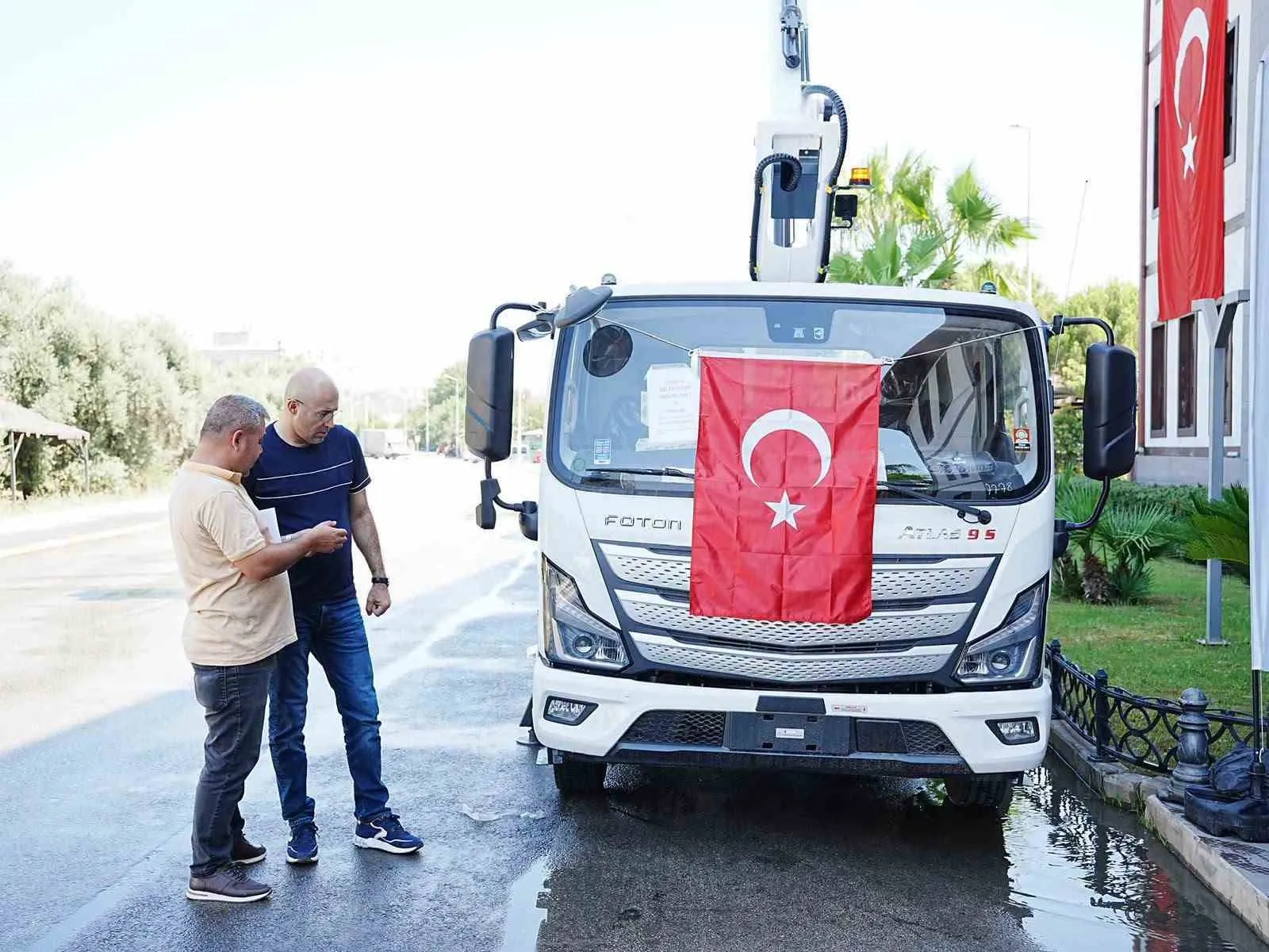 Germencik’in hizmet gücü büyüyor: Belediyeye yeni araç takviyesi