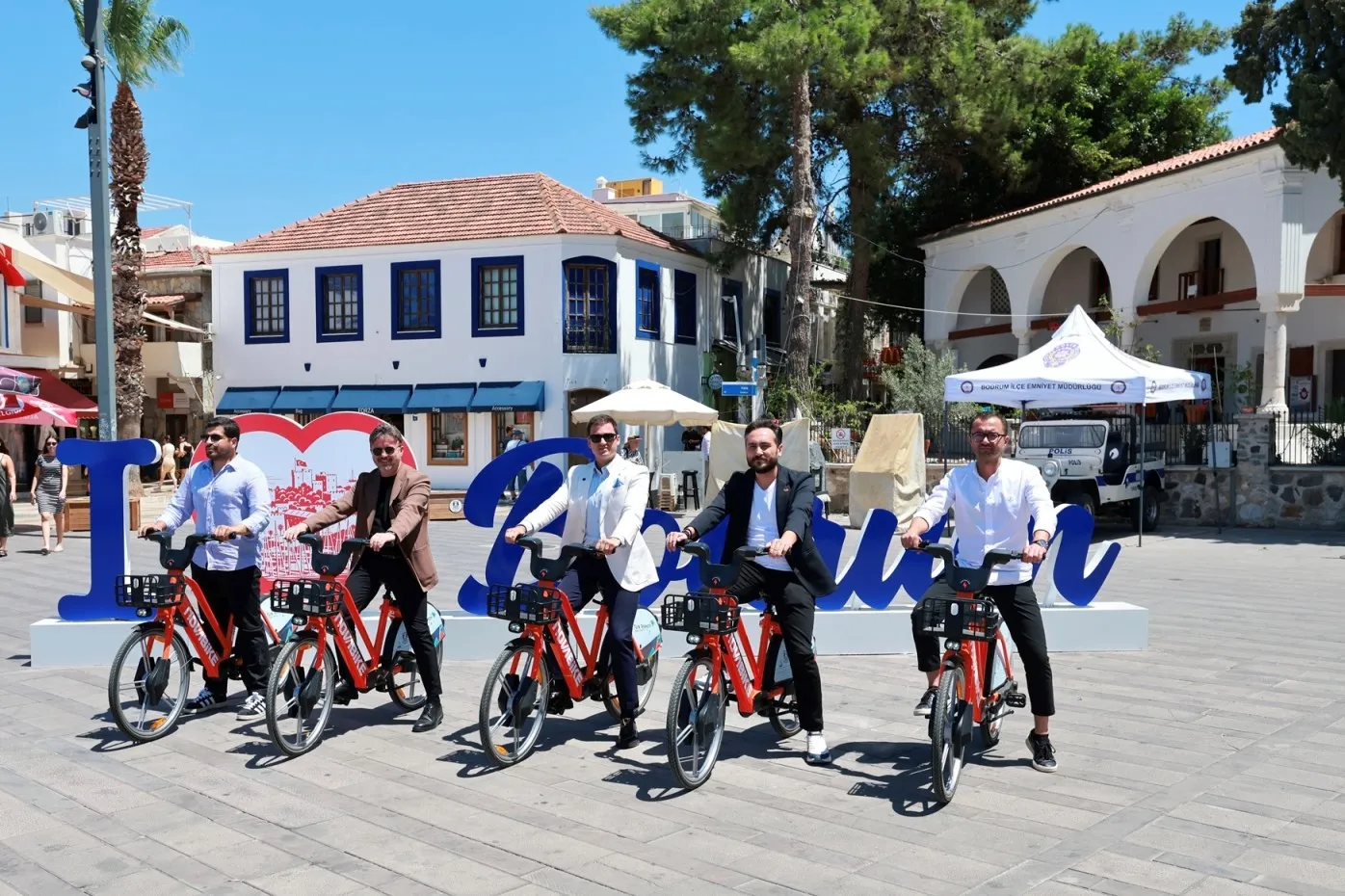 Bodrum’un sokaklarında yeni dönem: Akıllı bisikletler için imzalar atıldı