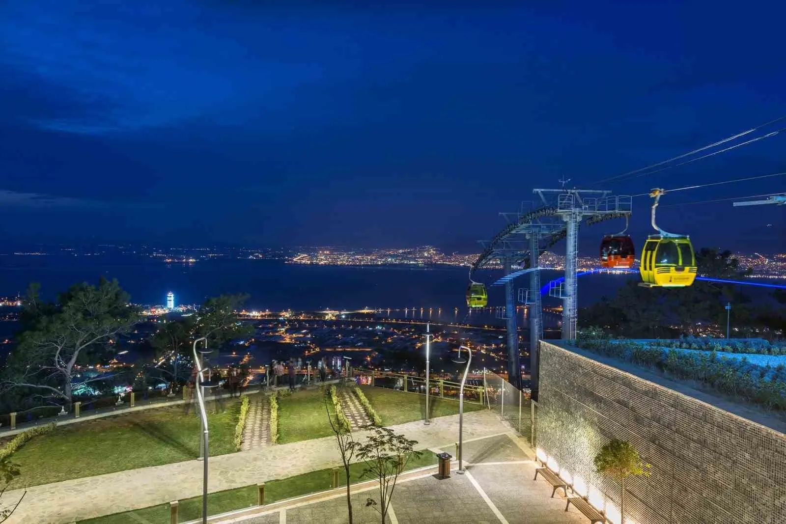 İzmir'in zirvesine kısa bir mola: Balçova Teleferik'te güvenlik mesaisi
