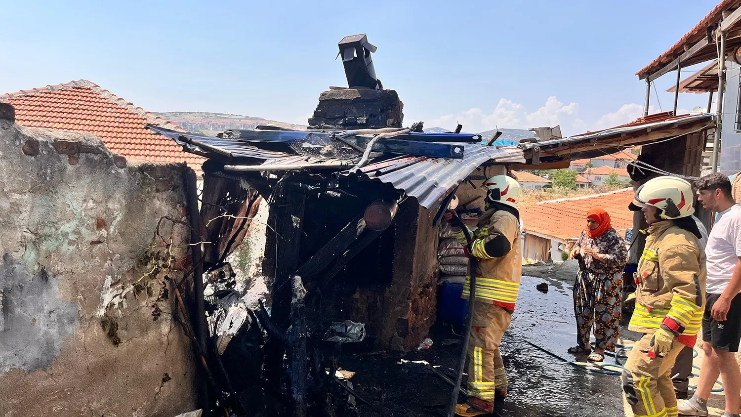 Manisa'da korkutan fırın yangını: Ekipler alevleri büyümeden durdurdu
