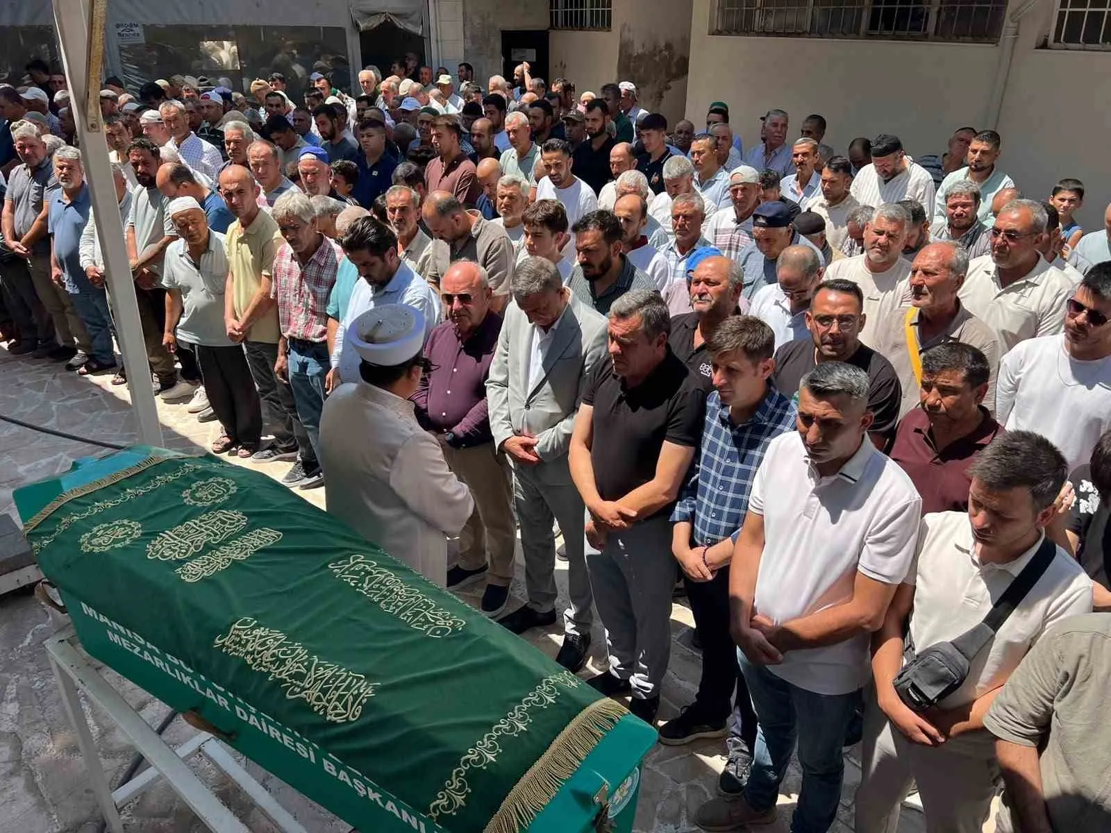 Manisa'da trafik faciası: İki aile yasa boğuldu