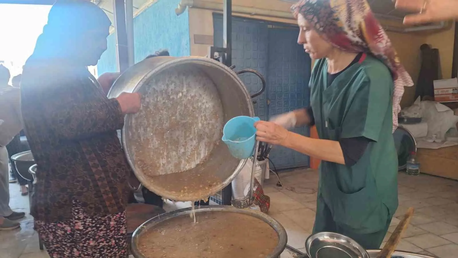 İki asırlık miras Sarıgöl’de yeniden hayat buldu: Binlerce kişi aynı sofrada buluştu