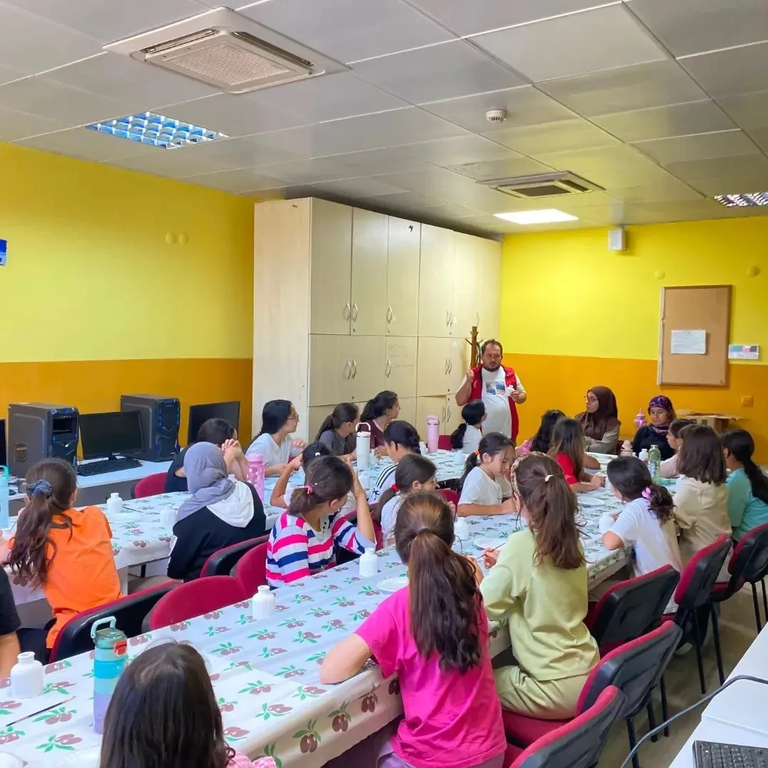 Çamurdan hayallere uzanan yolculuk: Minik sanatçılar hünerlerini sergiledi