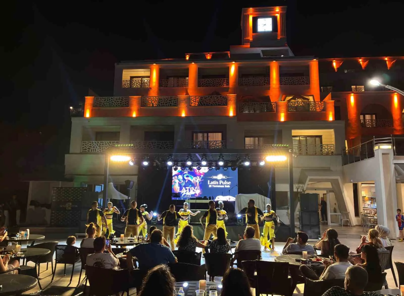 Bodrum gecelerinde ritim hiç düşmüyor: Bardakçı Koyu’nda eğlence zirve yaptı