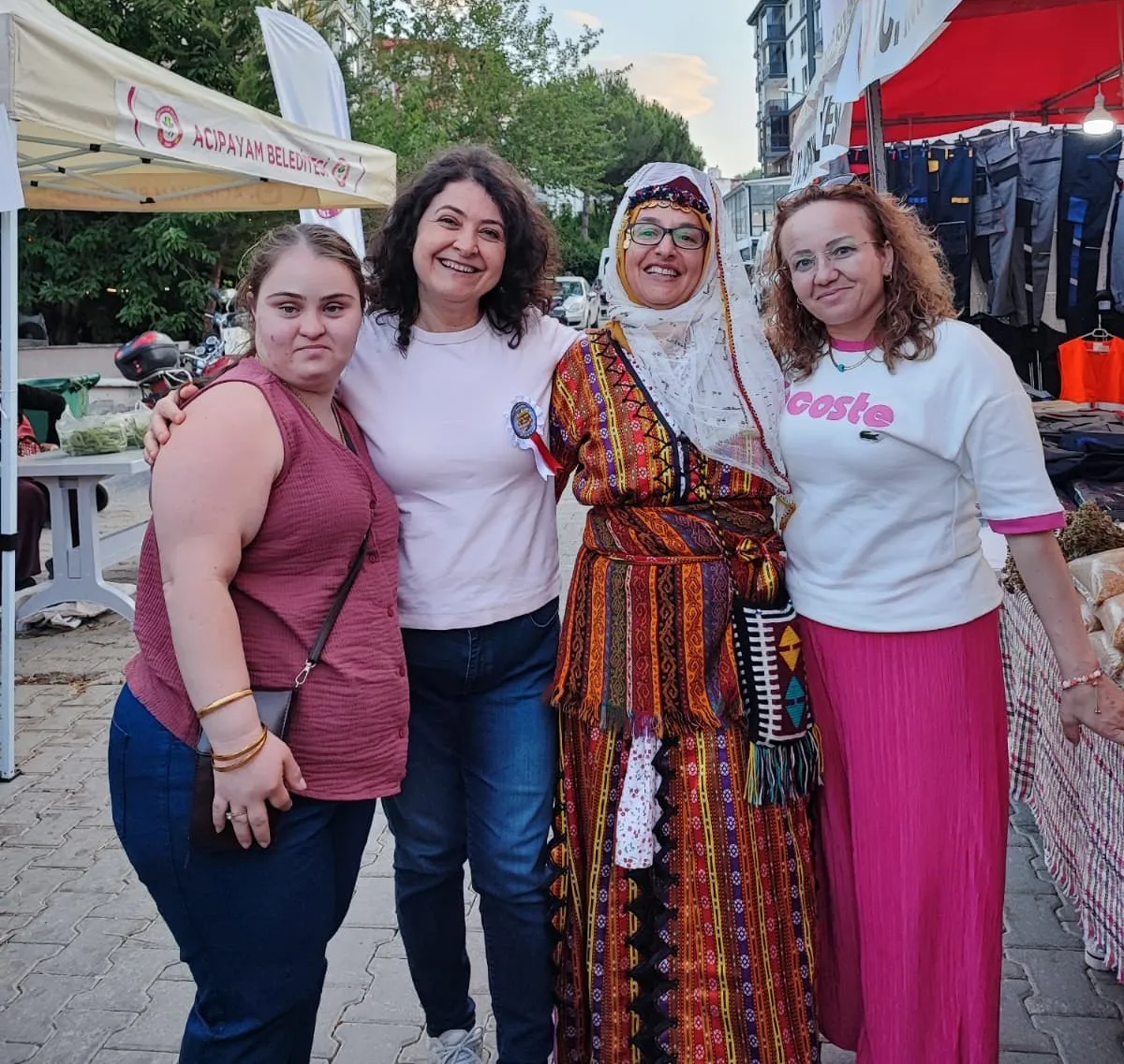 Acıpayam’da gönül köprüleri kuruldu: Özel bireylerin el emeği festivalin gözdesi oldu