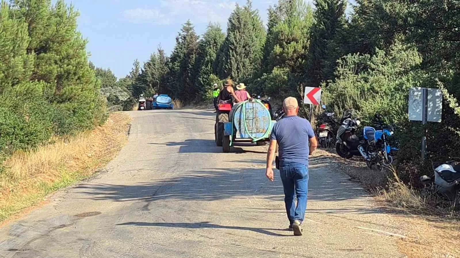Menteşe'de alevlere karşı omuz omuza: Köylüler traktörleriyle seferber oldu
