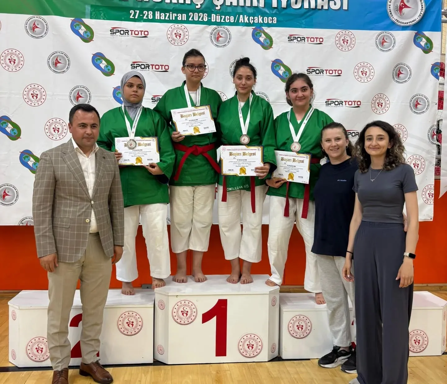 Kütahya’nın gururu oldular: Genç sporcular Düzce’den madalyalarla döndü