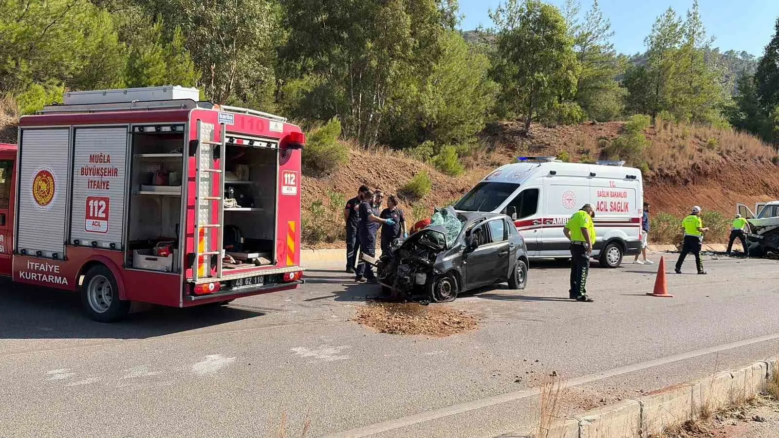 Fethiye'de trafik dehşeti: Kontrolden çıkan araç karşı şeride geçti, bir kişi hayatını kaybetti
