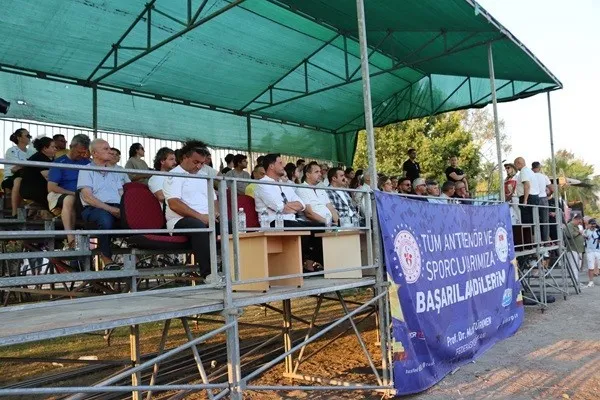 Köyceğiz’de plaj hentbolu rüzgarı: Üniversiteli sporcular şampiyonluk için sahada
