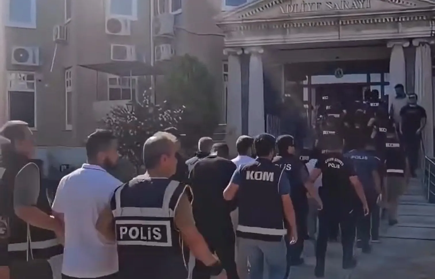 Vize hayali kuranları sahte sitelerle ağına düşürdüler: 8 milyonluk vurguna büyük operasyon