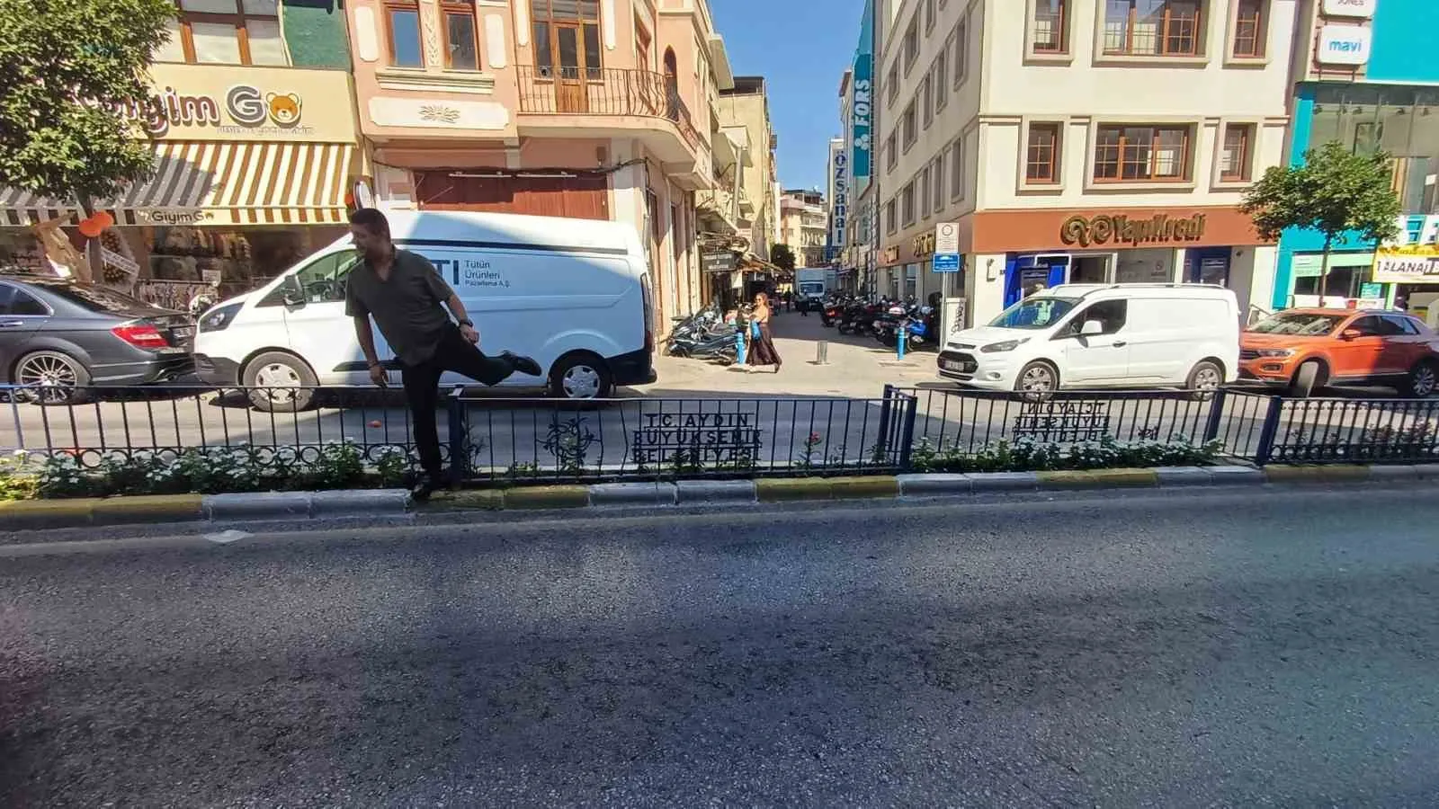 Efeler'de tehlikeli yolculuk: Vatandaşlar yetkililerden çözüm bekliyor