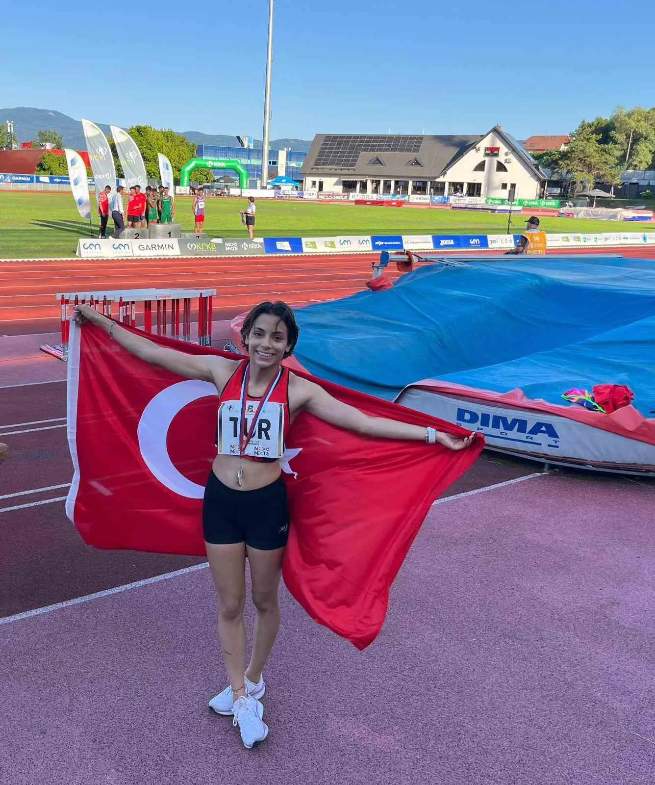 Pistin yıldızı Aydın’dan çıktı: Sude Naz Bayar Avrupa’da kürsüye koştu