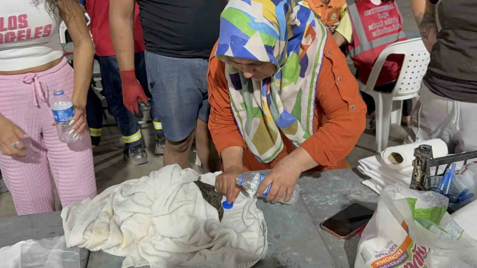 Seydikemer’de orman yangınının sessiz mağduruna gönüllü şefkati