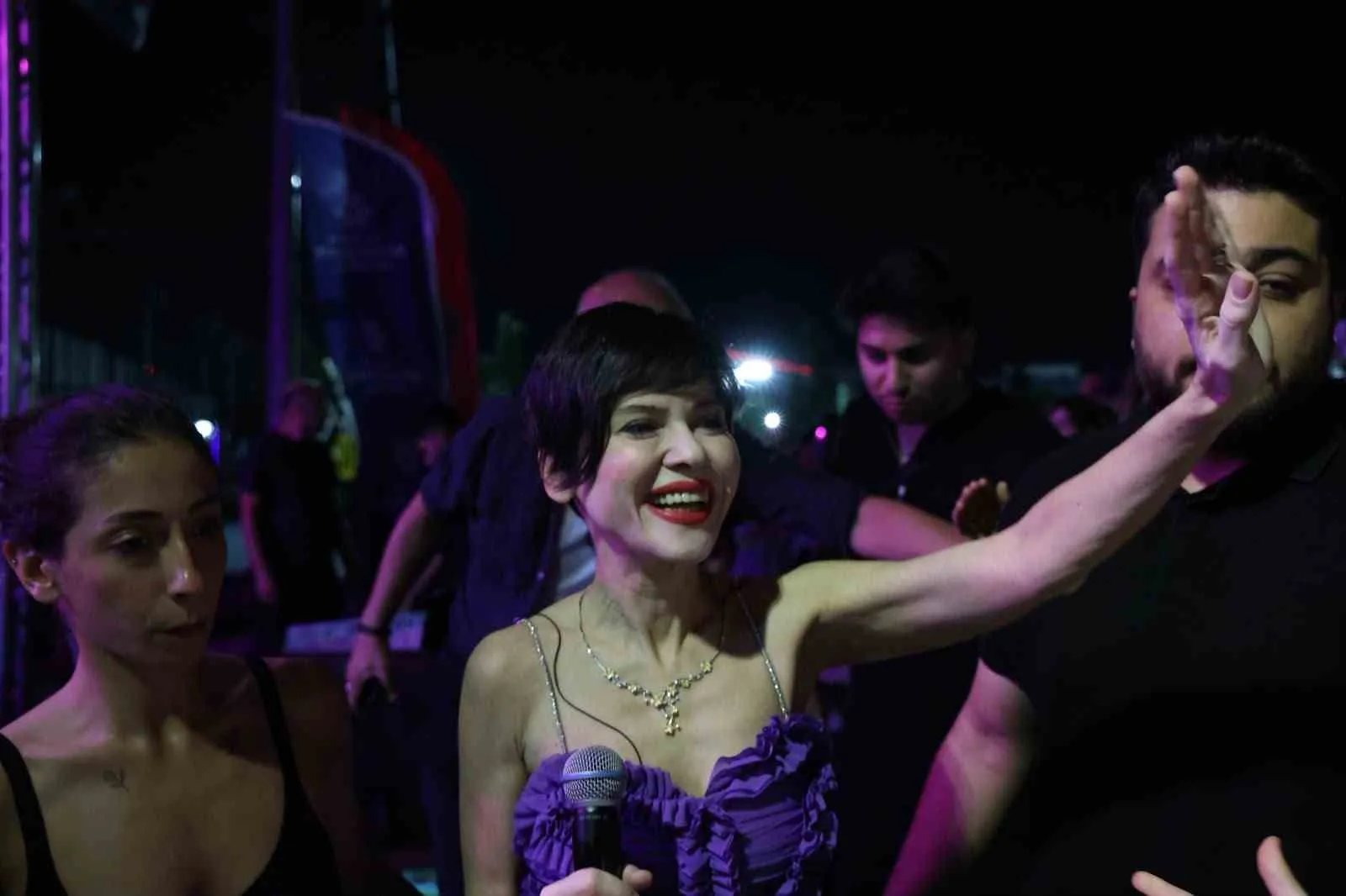 Aydın’da müzik şöleni Aydilge ile başladı: Tekstil Park’ta unutulmaz gece