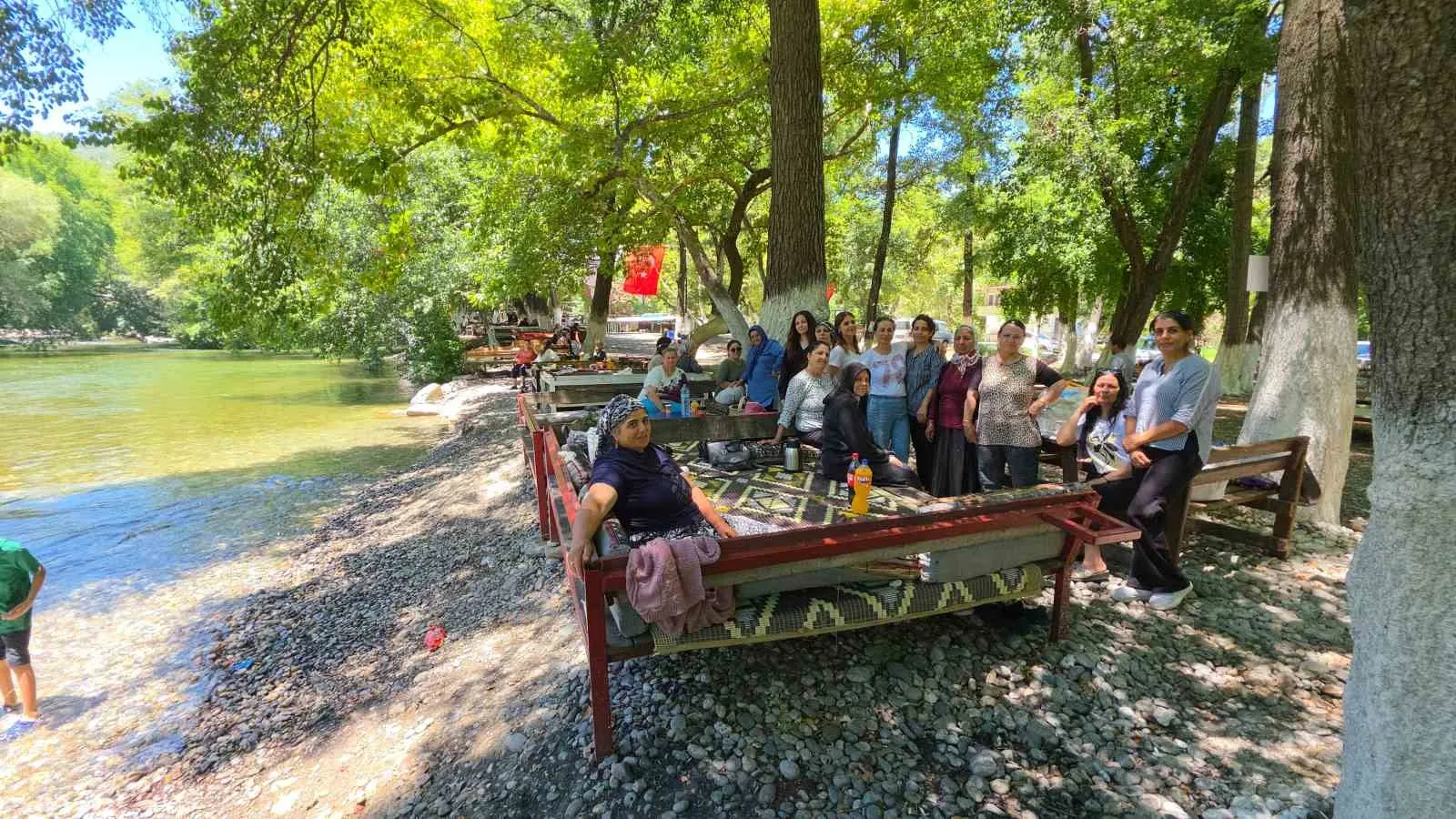 İncirin başkentinde sezon öncesi moral depoladılar: Dev işletmeden çalışanlarına dev piknik