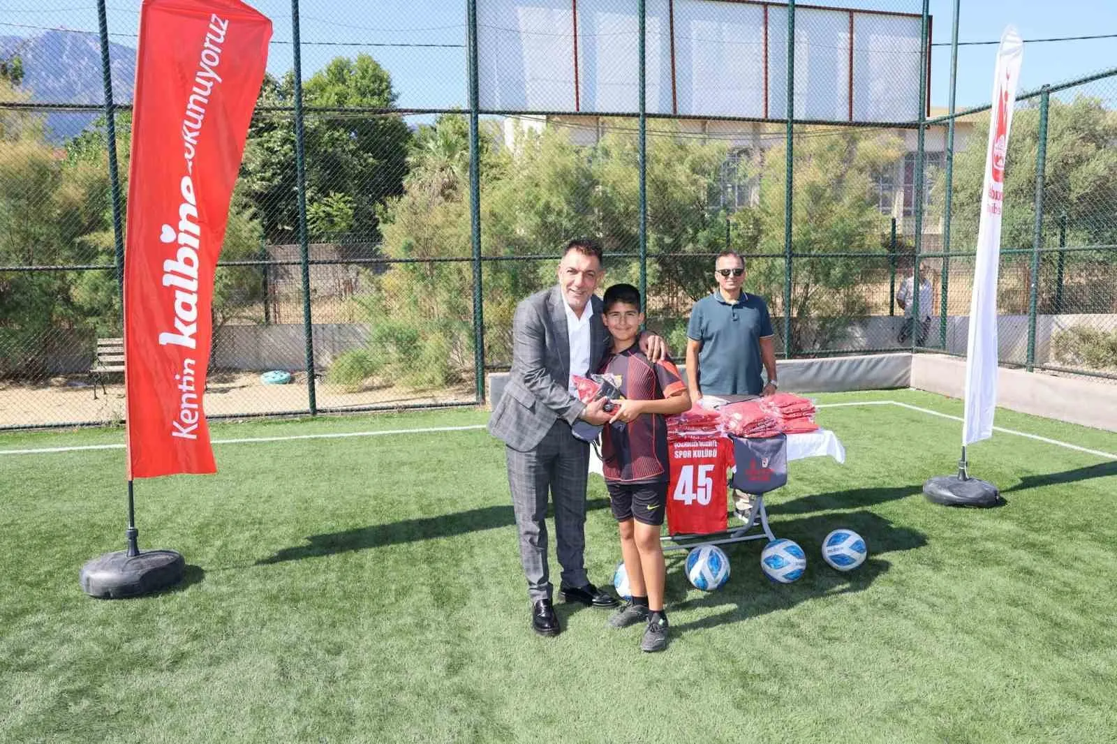 Şehzadeler’de yeşil sahaların yeni yetenekleri için ilk düdük çaldı
