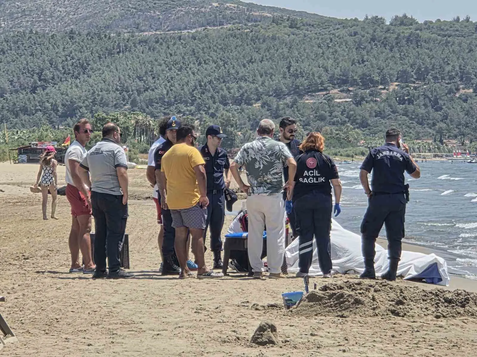 Pamucak Sahili’nde korkunç keşif: Kıyıya vuran cansız bedende dikkat çeken detay