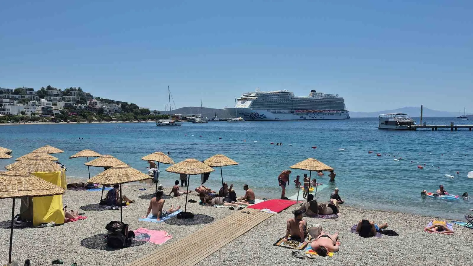 Bodrum limanında dev hareketlilik: Aroya binlerce turisti ağırladı