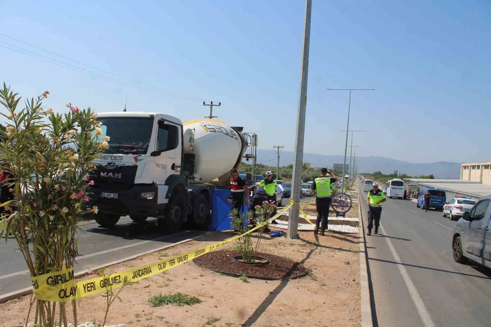 Aydın'da hastane yolunda acı son: Beton mikseri yaşlı kadını hayattan kopardı