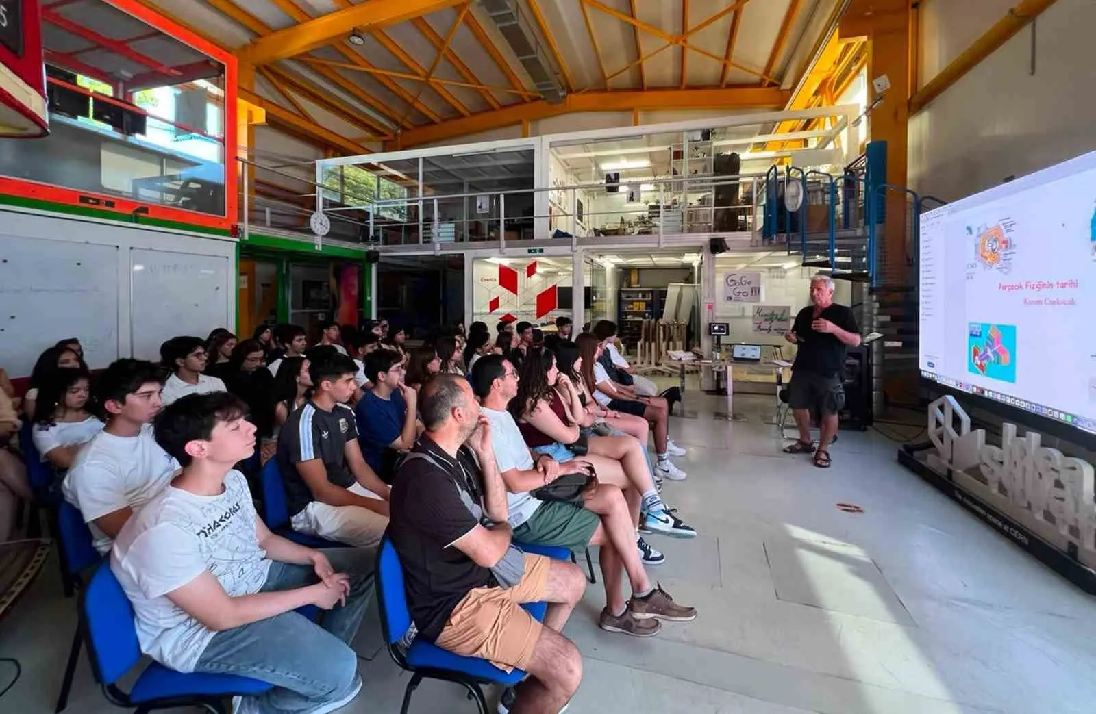 Menteşe Anadolu Lisesi öğrencileri evrenin sırlarını laboratuvar ortamında keşfetti