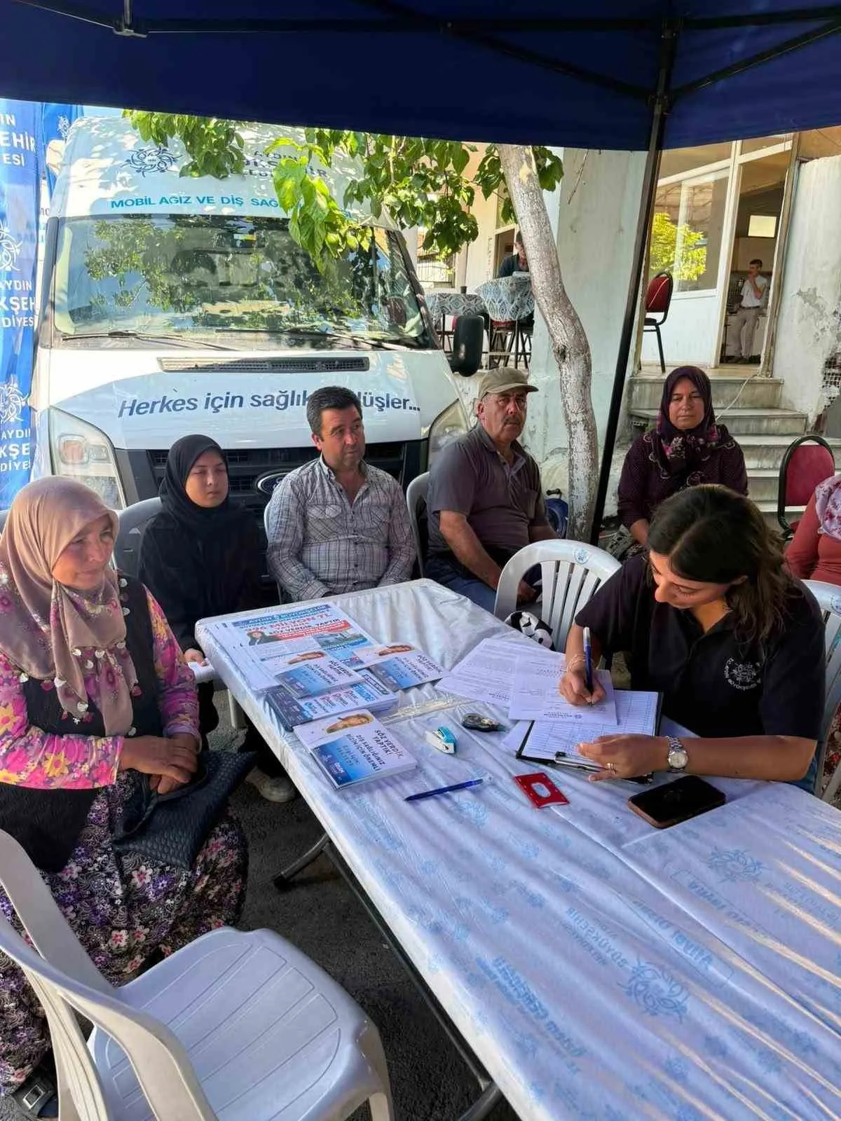 Aydın'da sağlık hizmeti vatandaşın ayağına gitti: Diş sağlığı taramaları yüzleri güldürdü